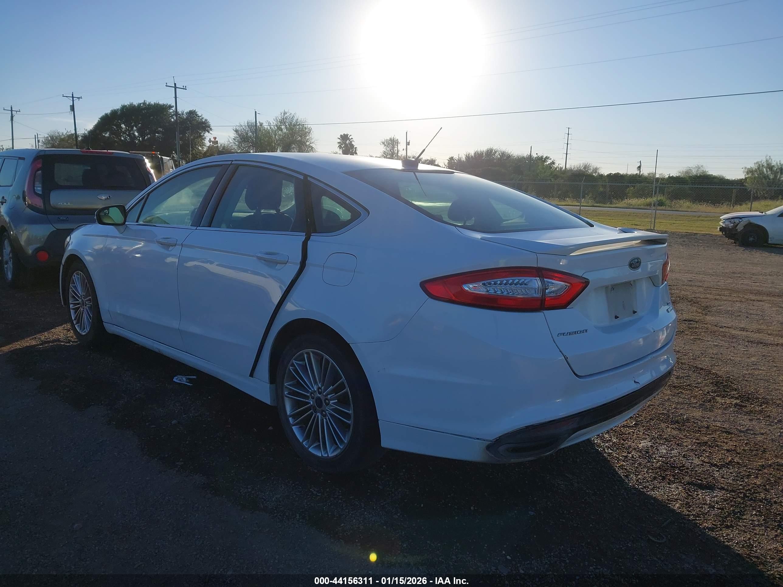 FORD FUSION image 3