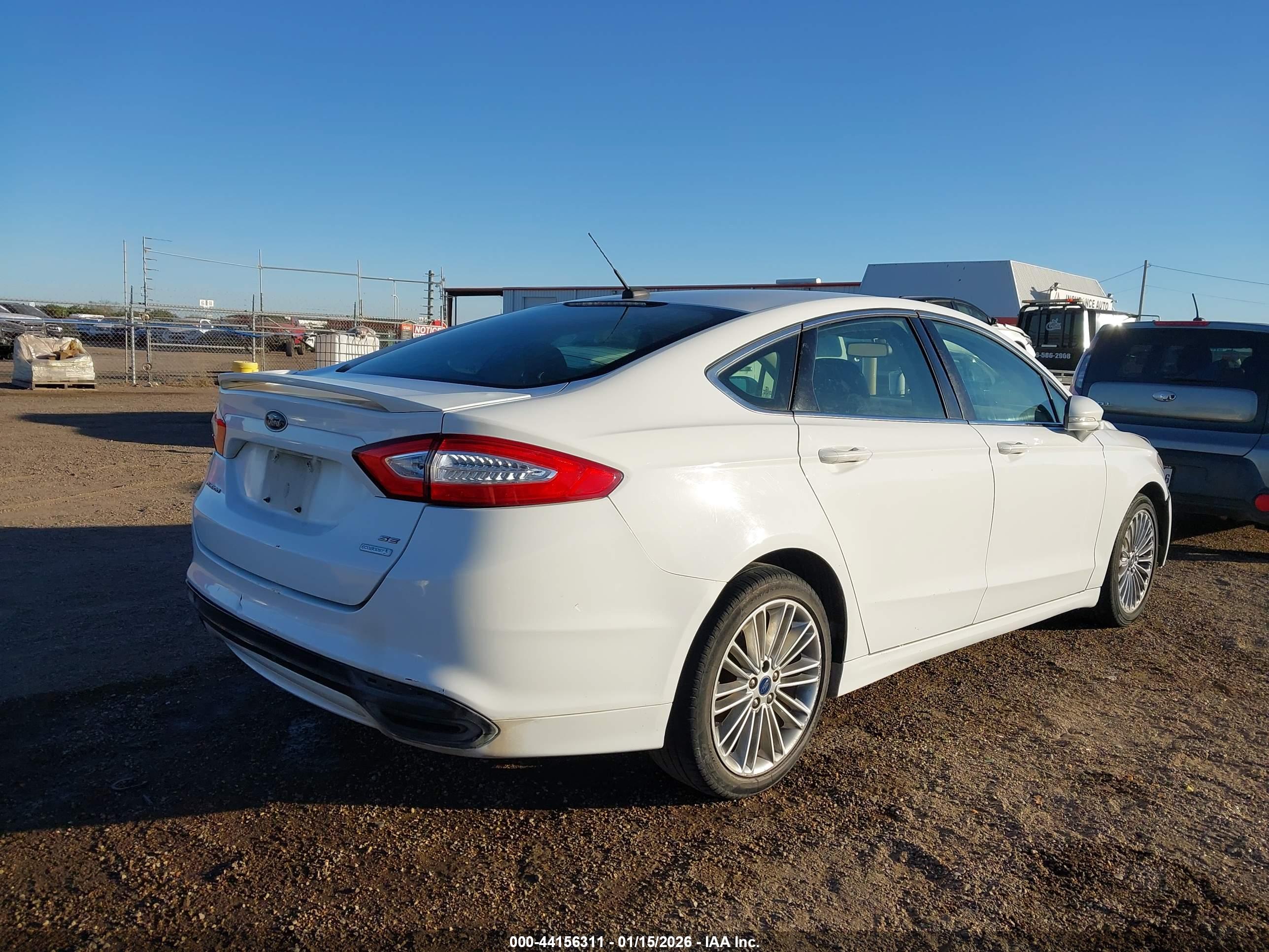 FORD FUSION image 4