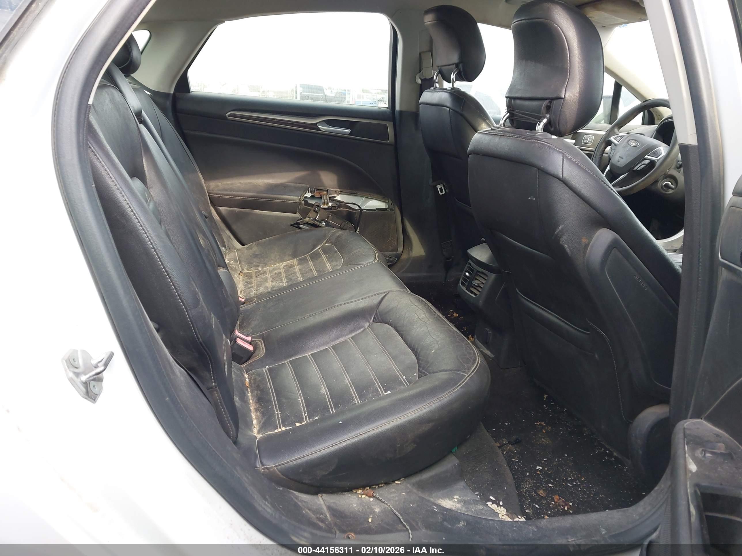 FORD FUSION image 8