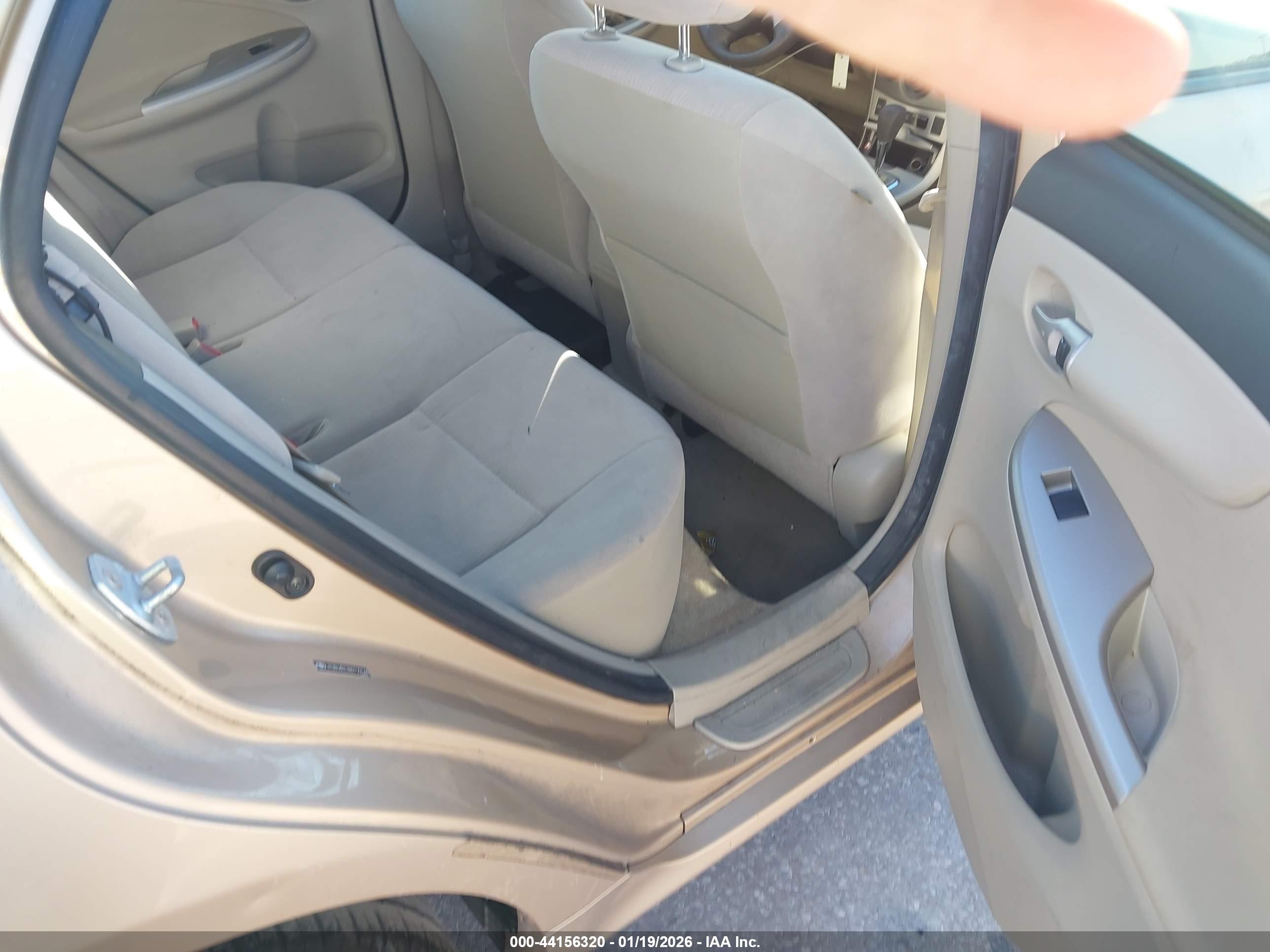 TOYOTA COROLLA image 8