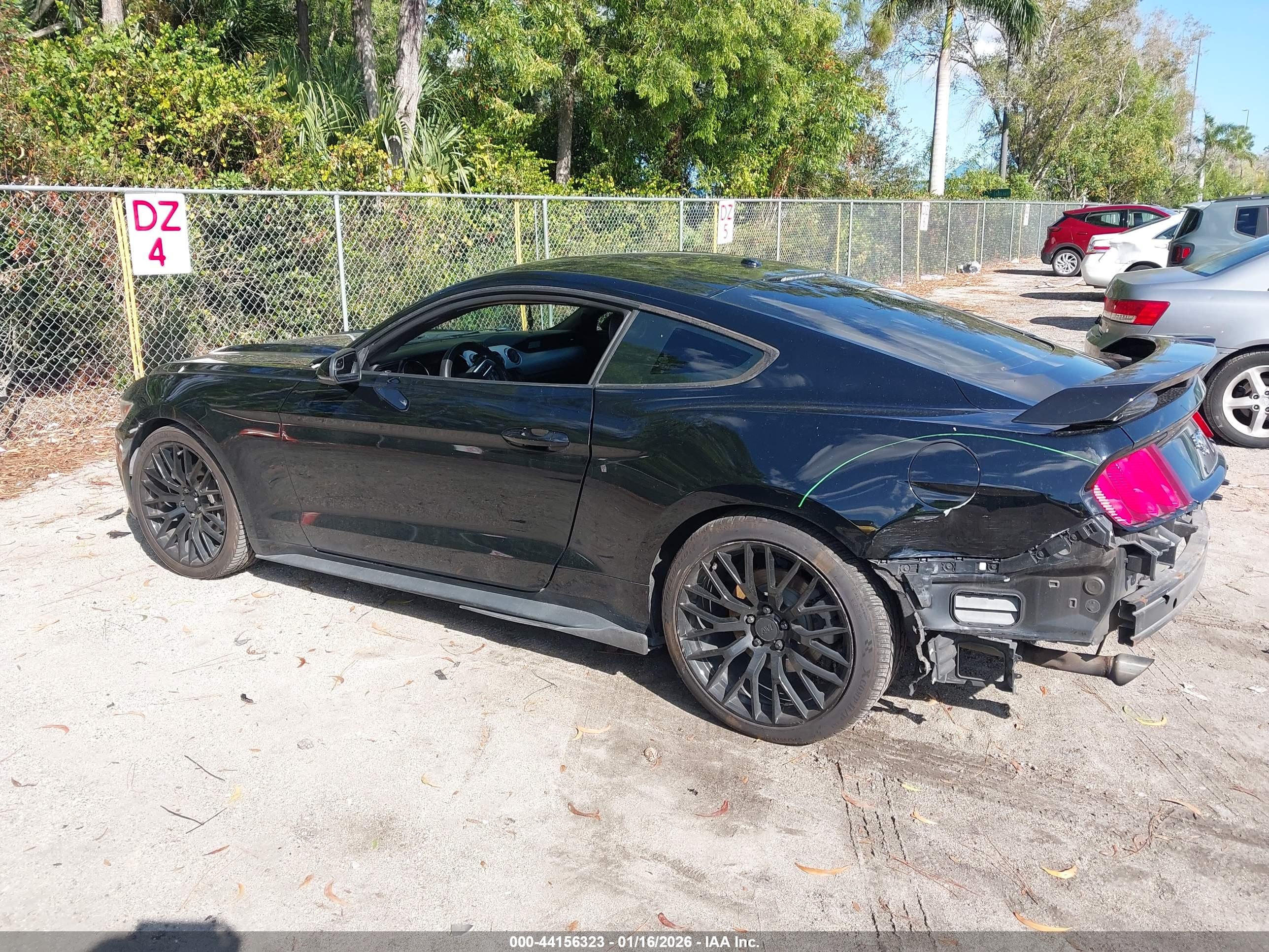 FORD MUSTANG image 3
