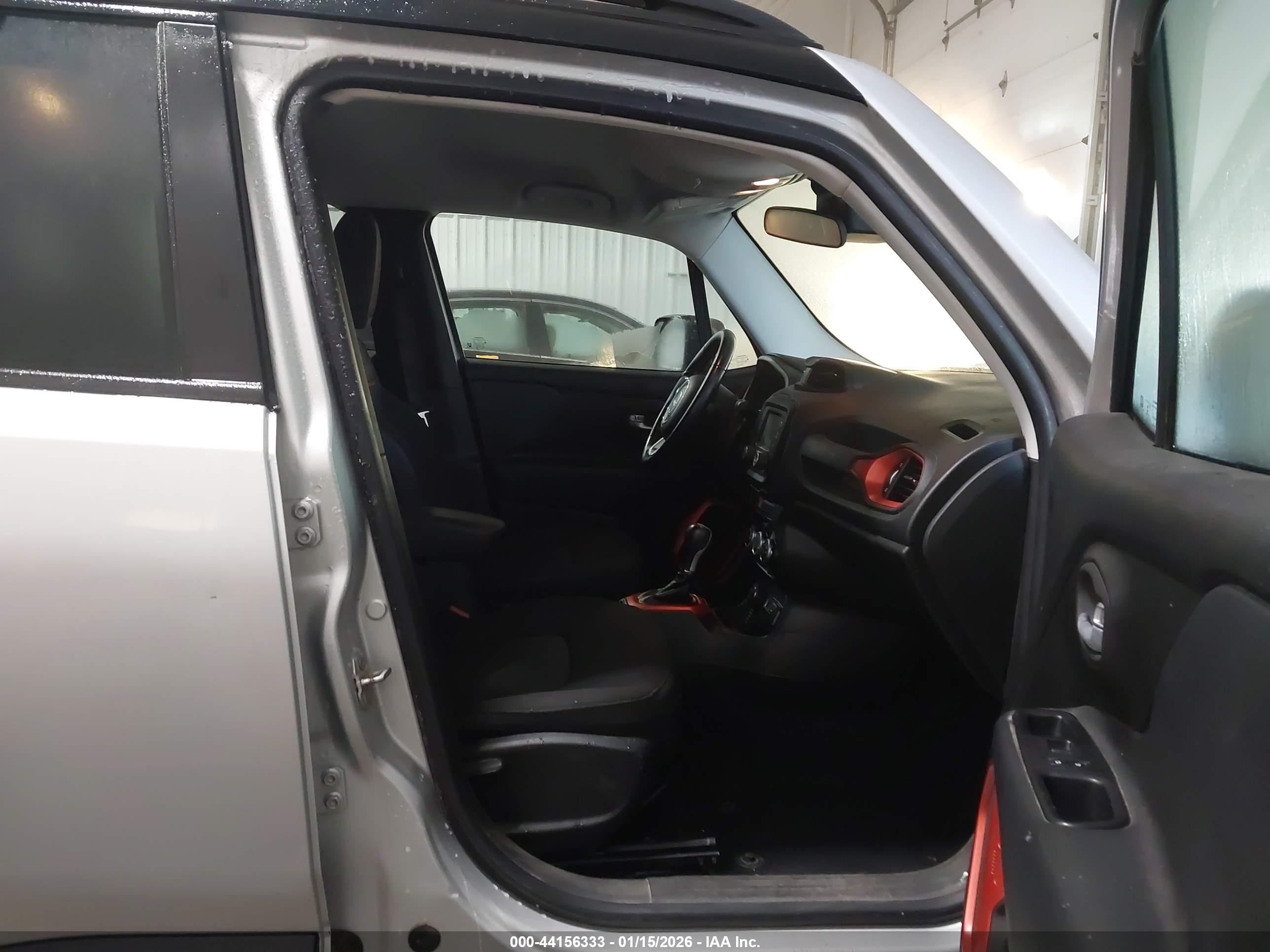 JEEP RENEGADE image 5