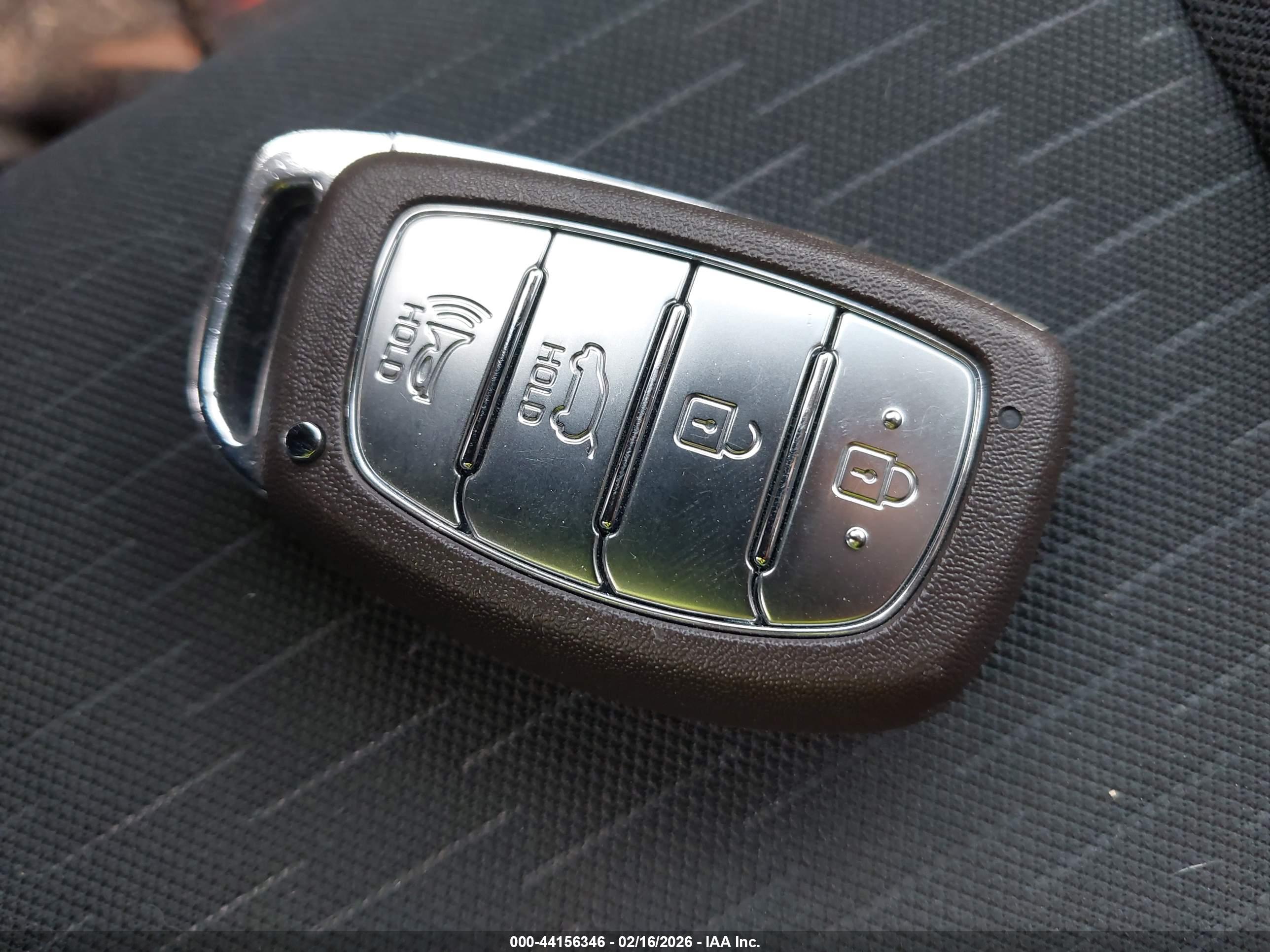HYUNDAI TUCSON image 11