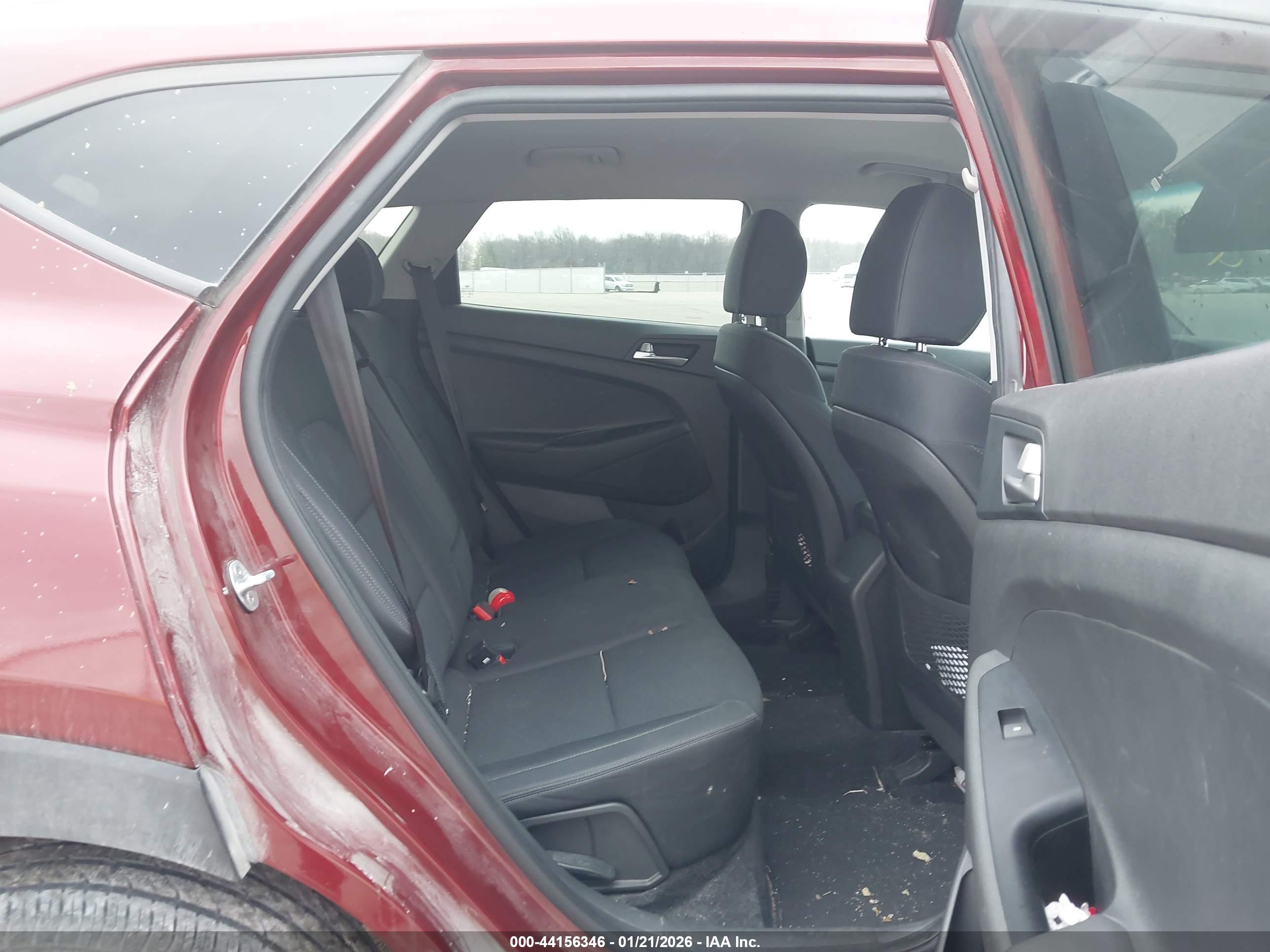 HYUNDAI TUCSON image 8