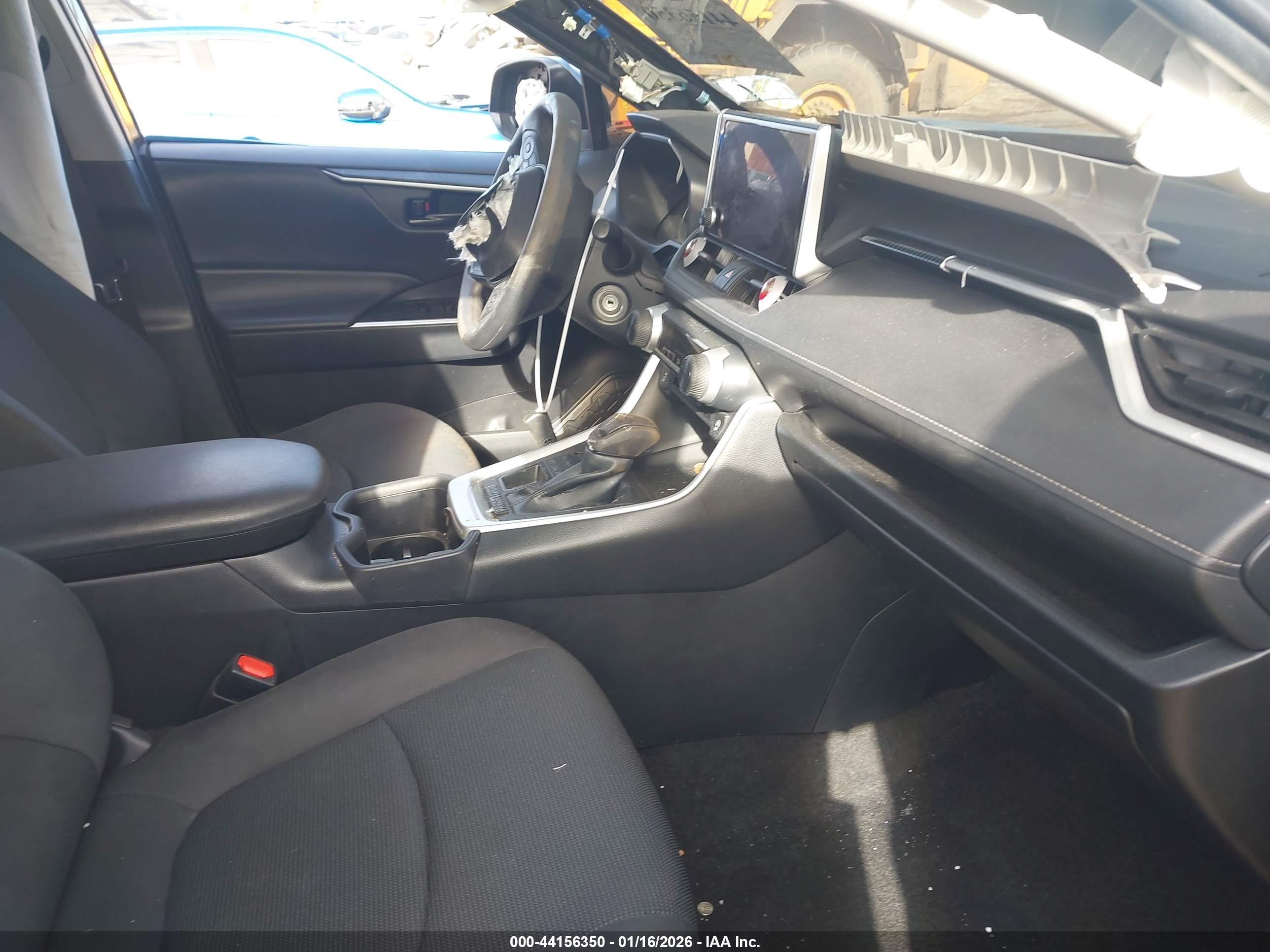 TOYOTA RAV4 image 5