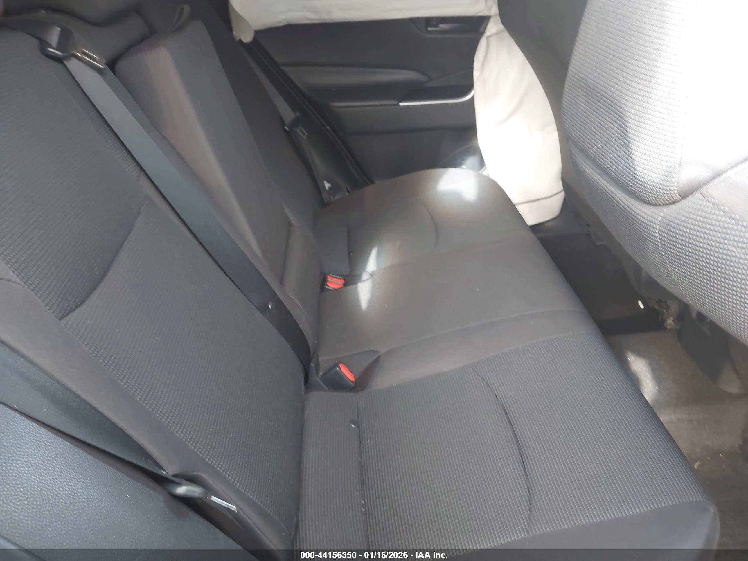 TOYOTA RAV4 image 8