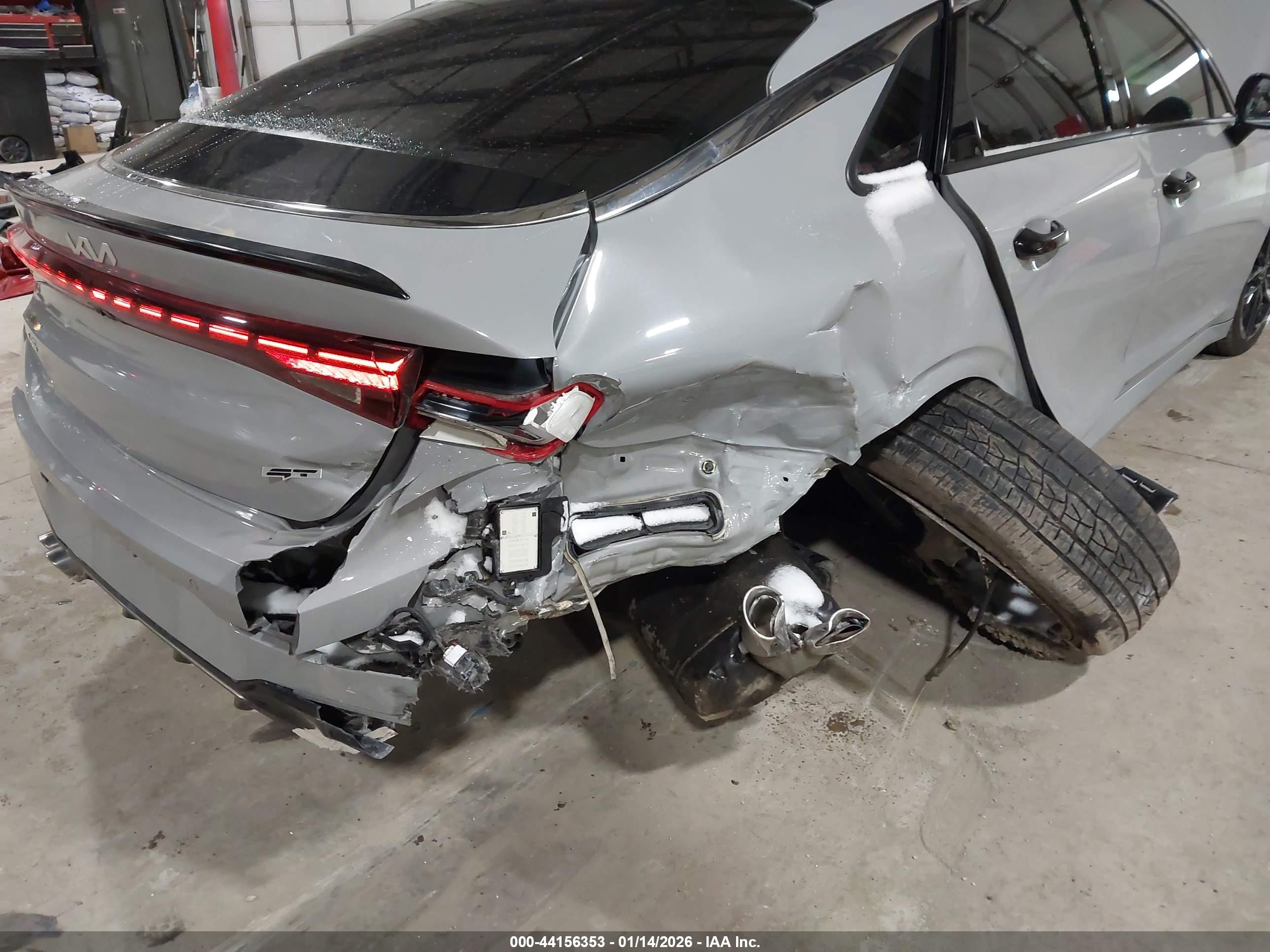 KIA K5 image 6