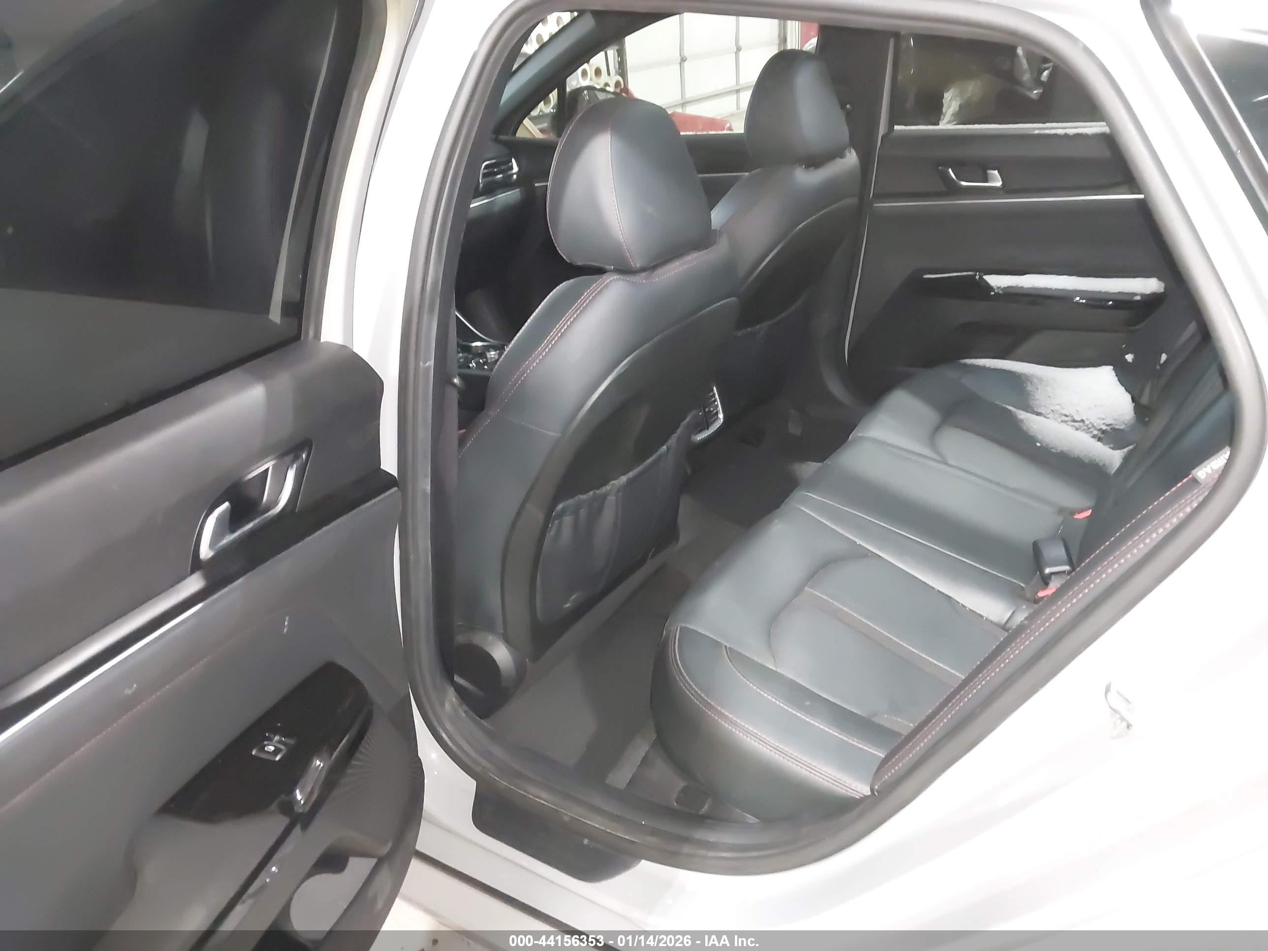 KIA K5 image 8