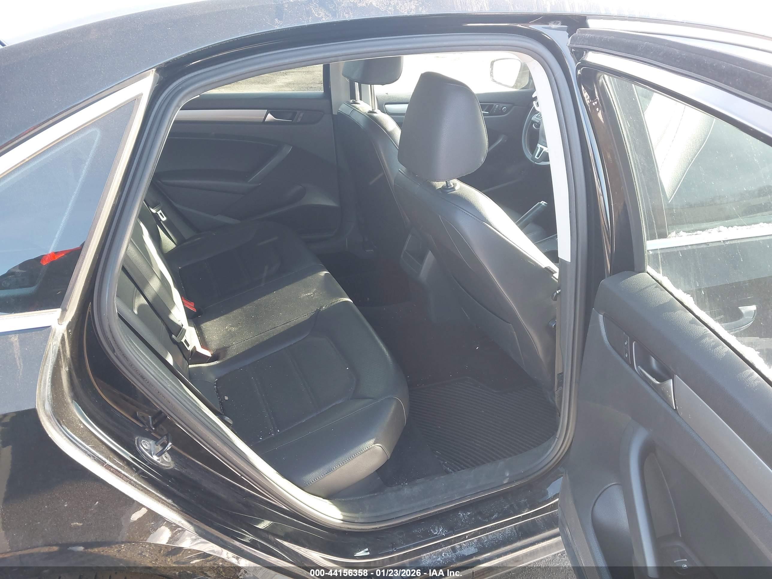 VOLKSWAGEN PASSAT image 8