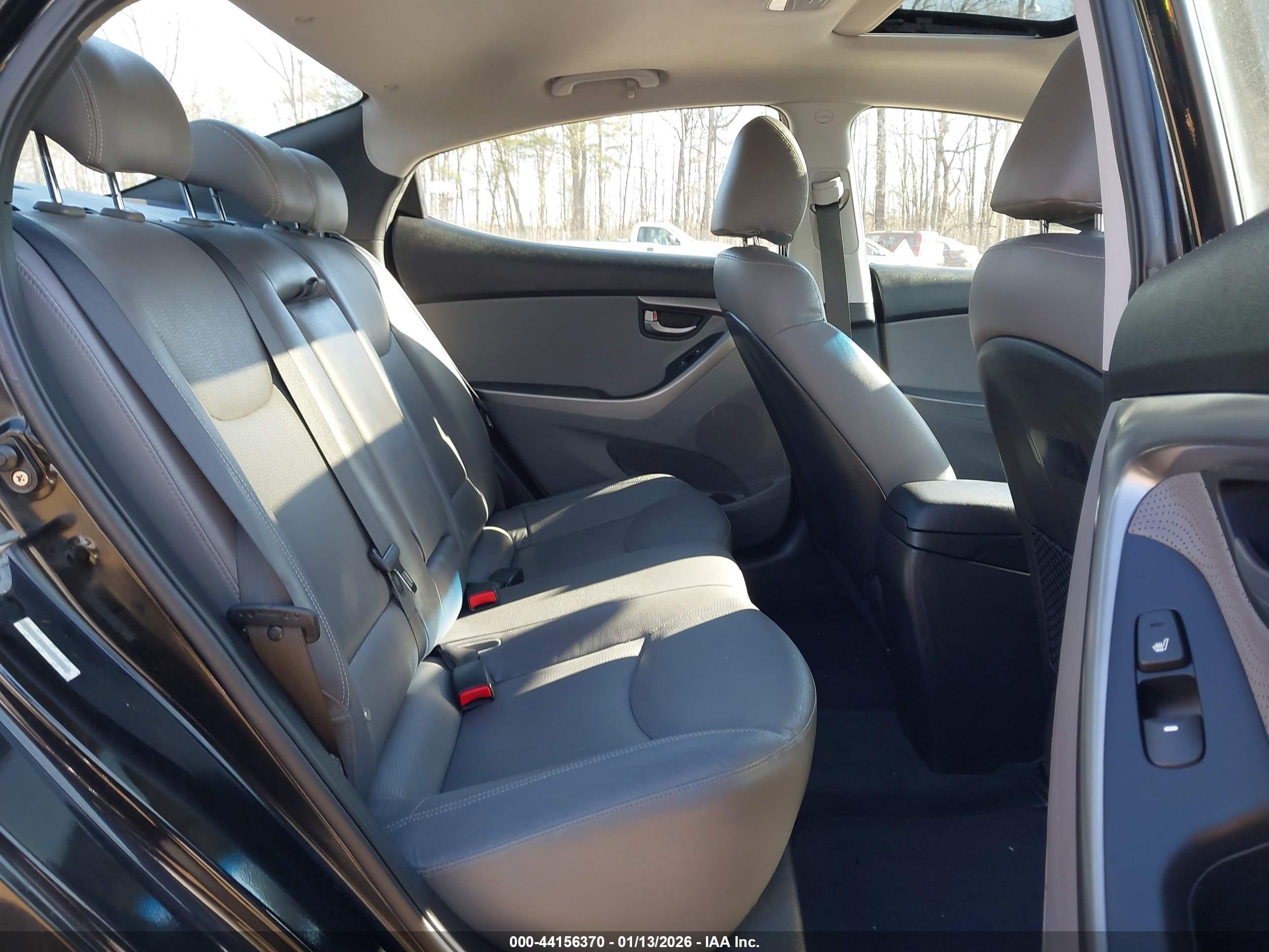HYUNDAI ELANTRA image 8