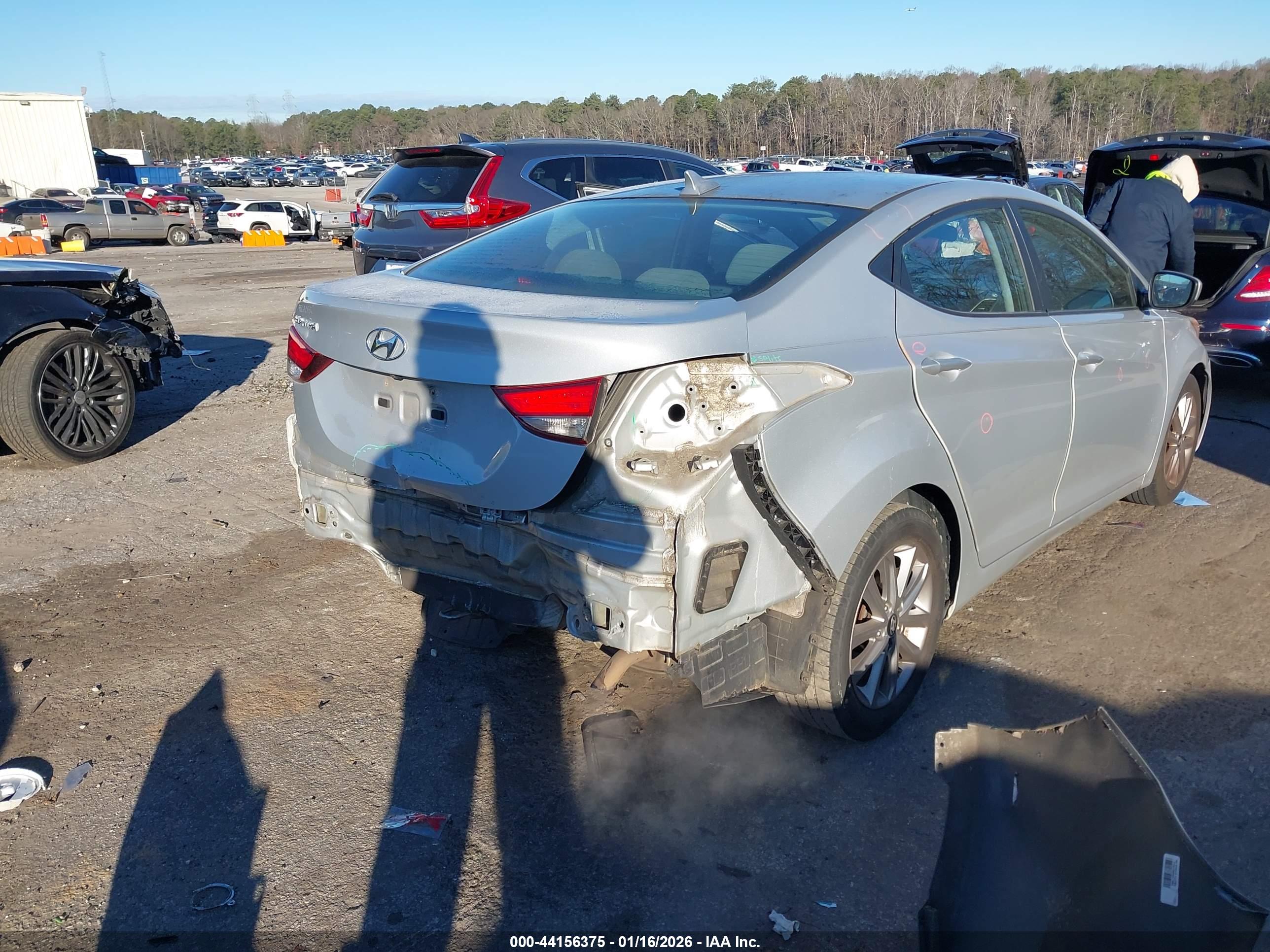 HYUNDAI ELANTRA image 6