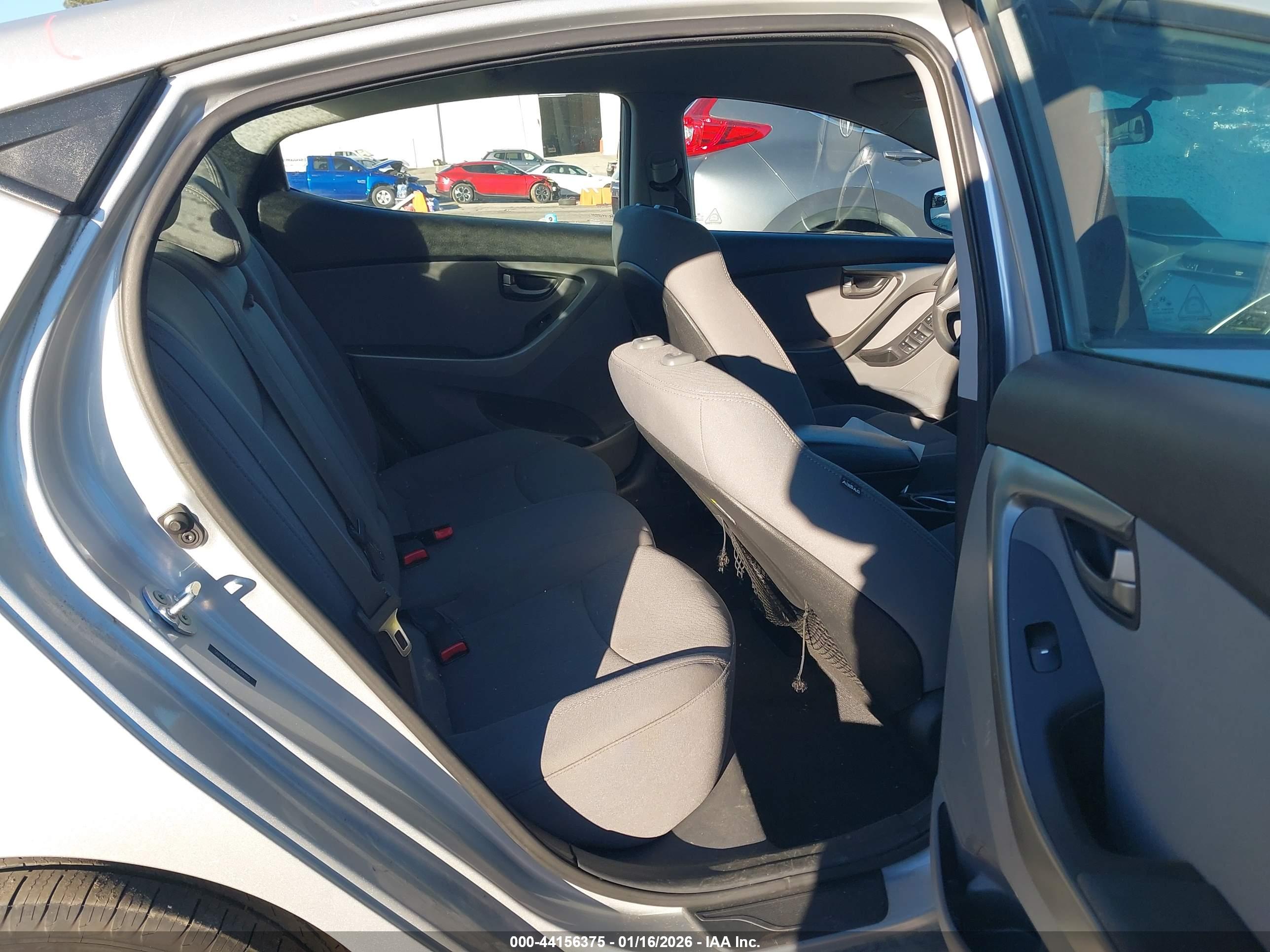 HYUNDAI ELANTRA image 8