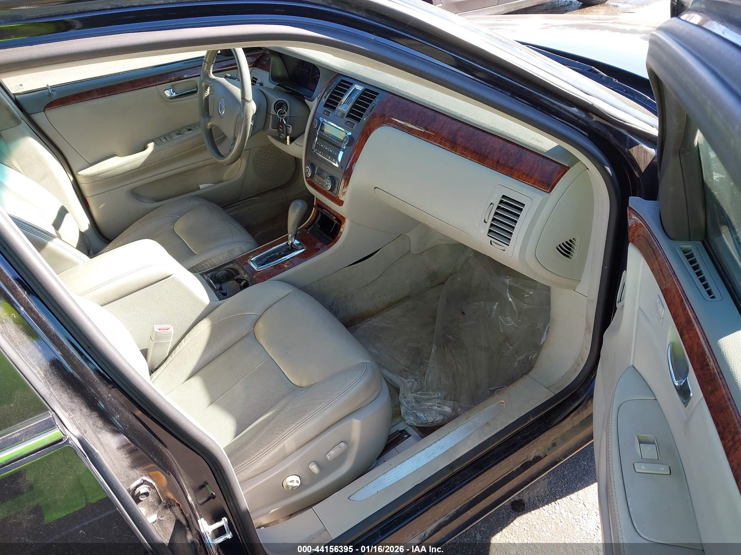 CADILLAC DTS image 5