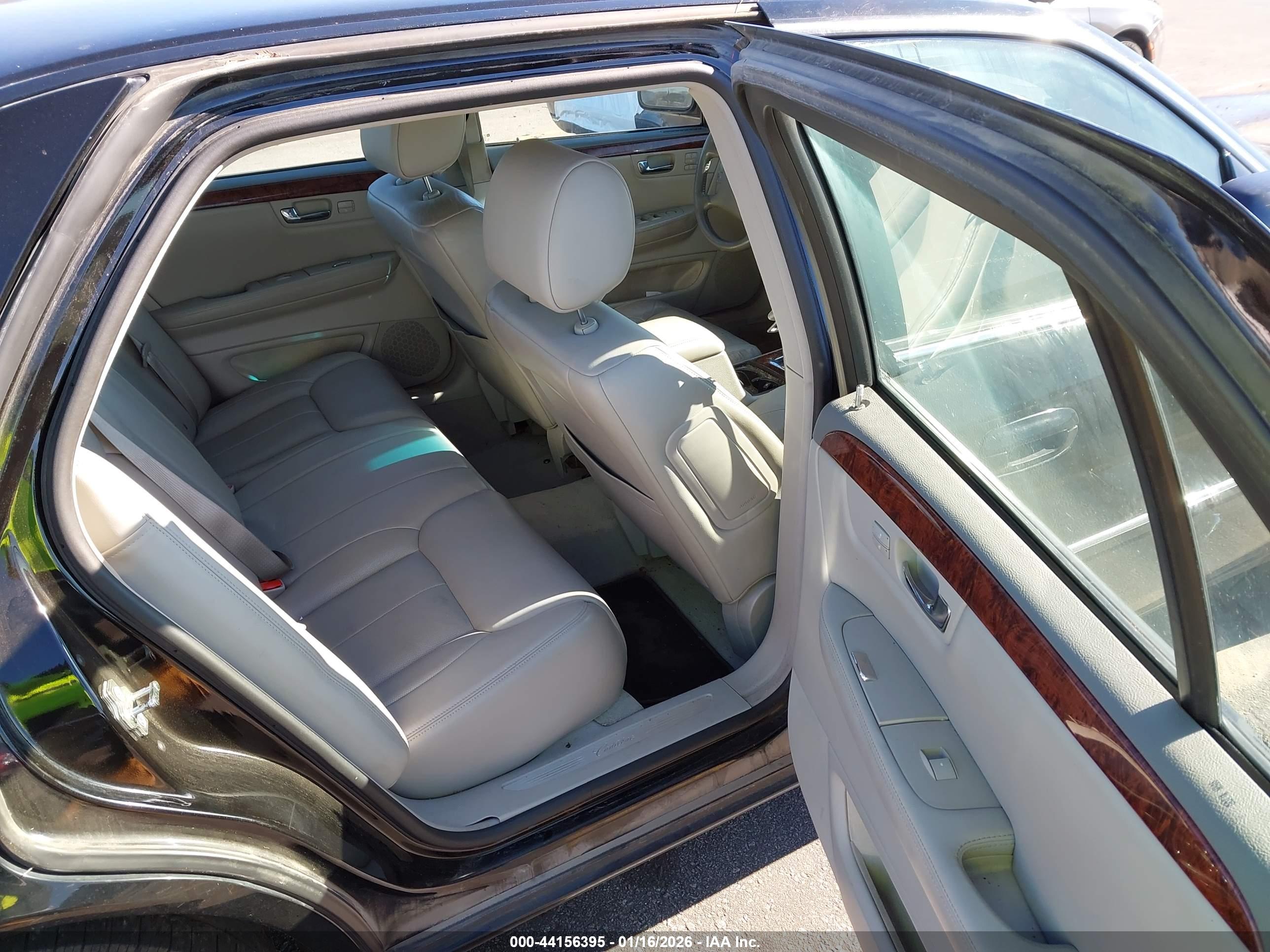 CADILLAC DTS image 8