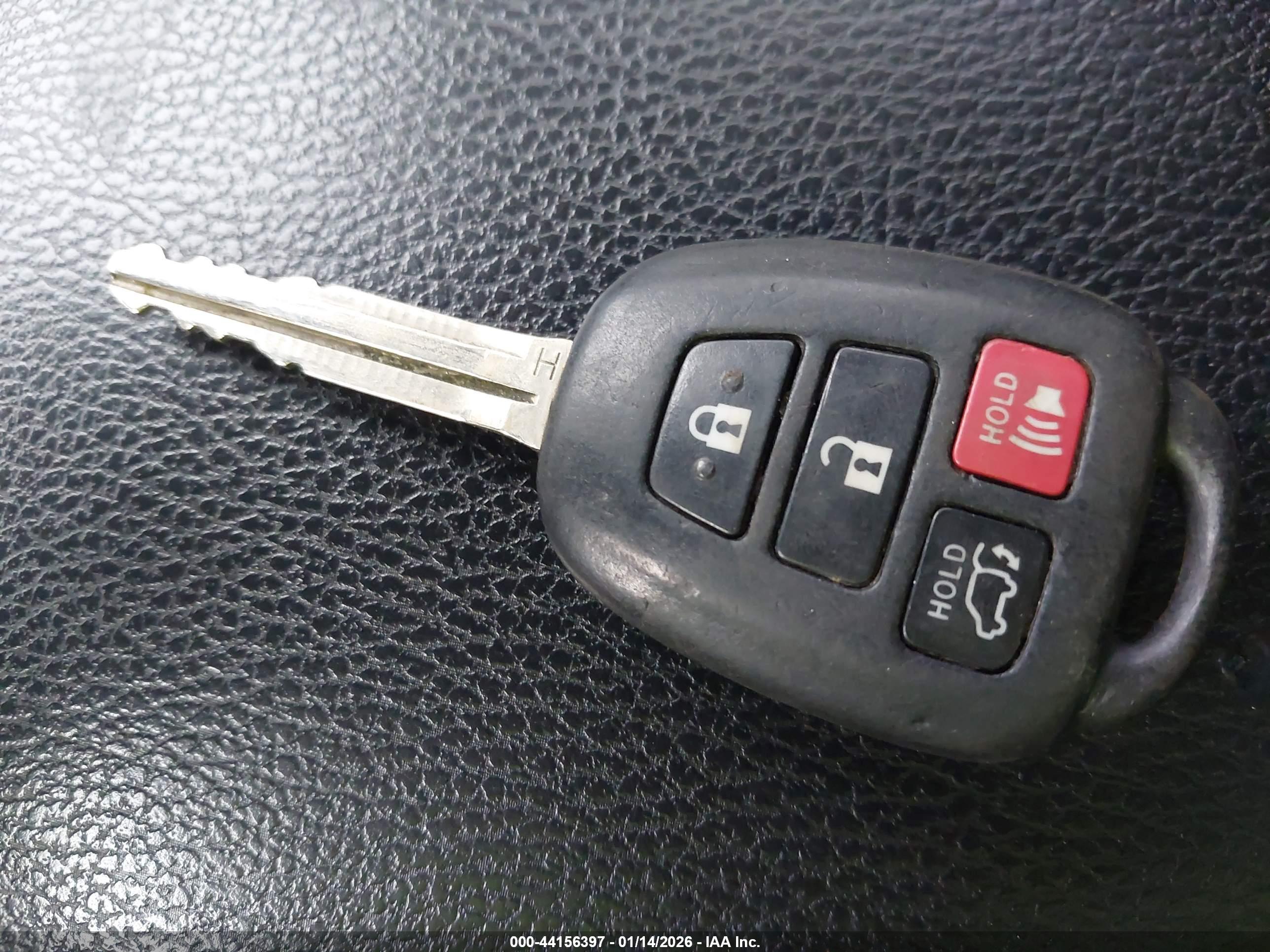 TOYOTA RAV4 image 11