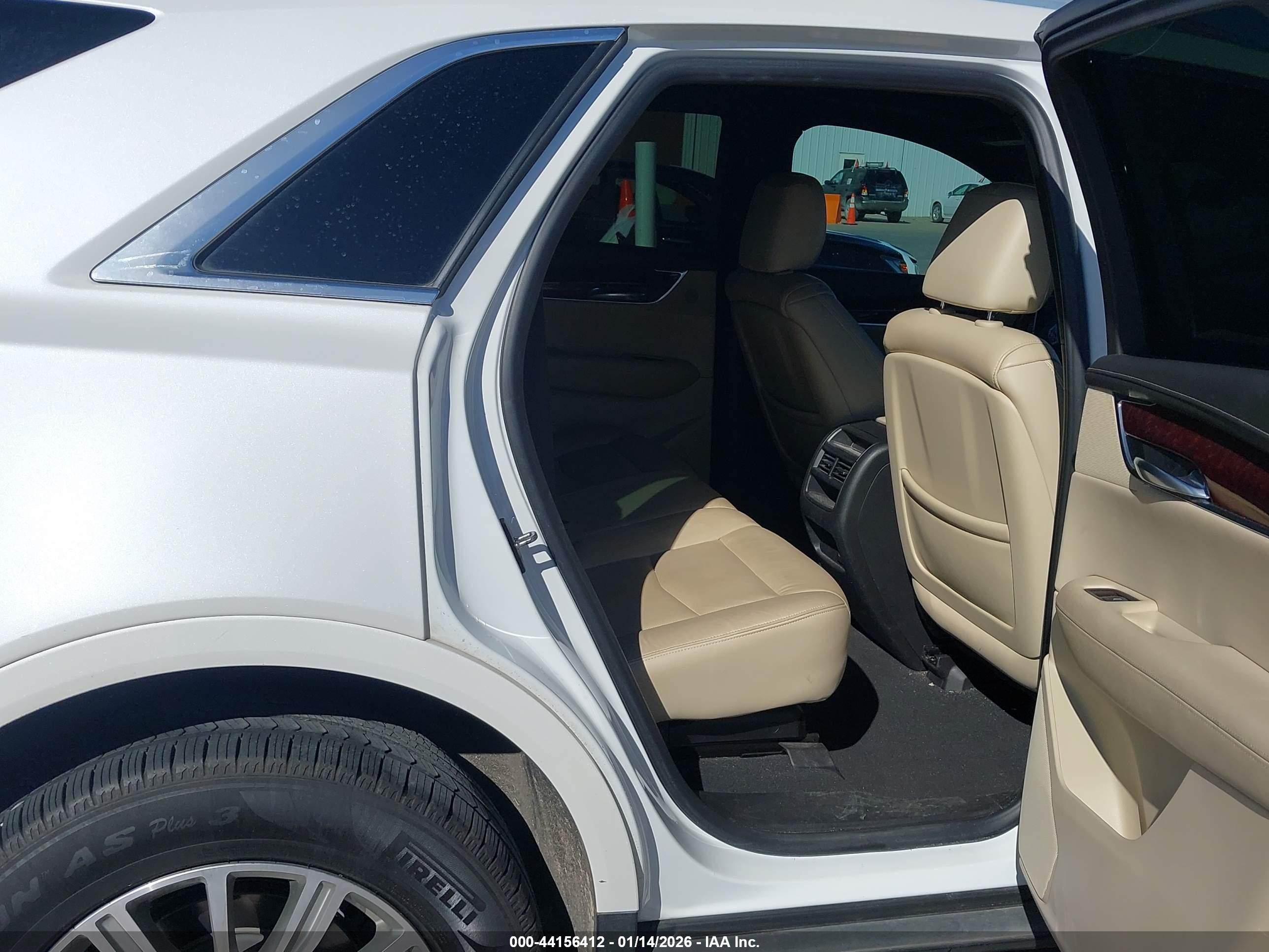 CADILLAC XT5 image 8