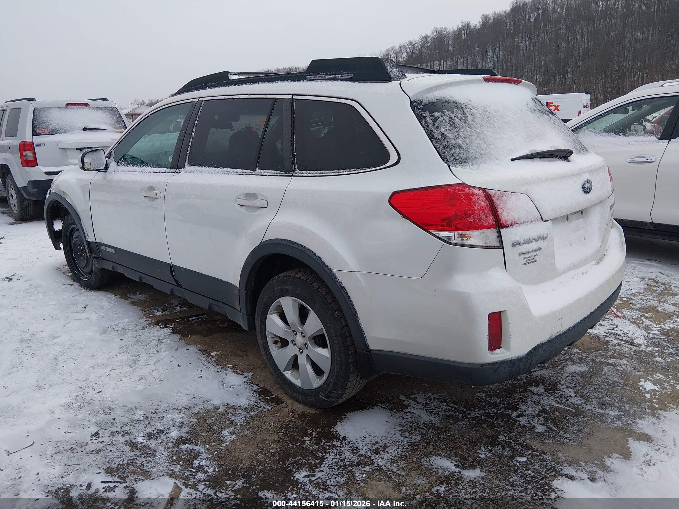 SUBARU OUTBACK image 3
