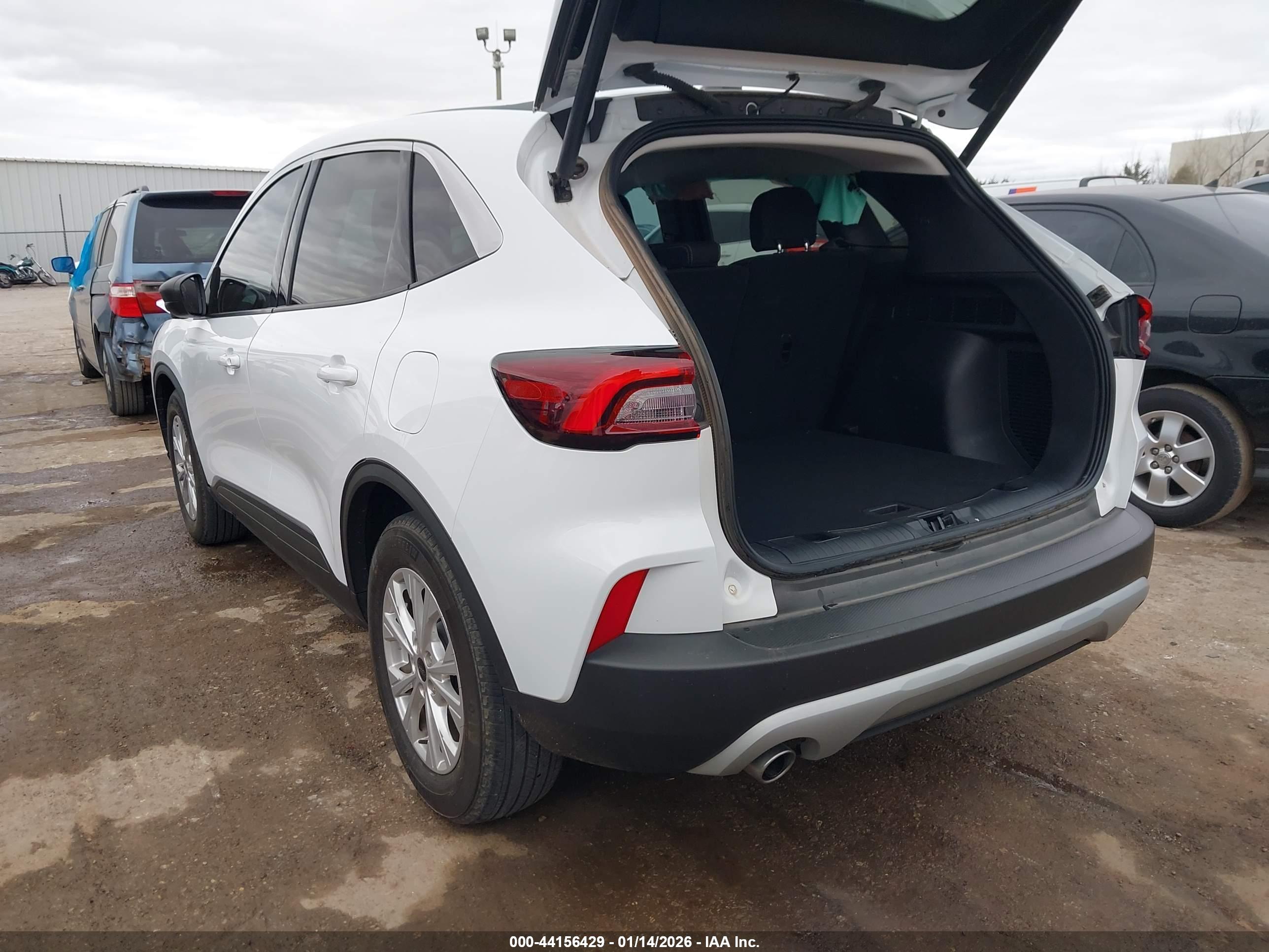 FORD ESCAPE image 3