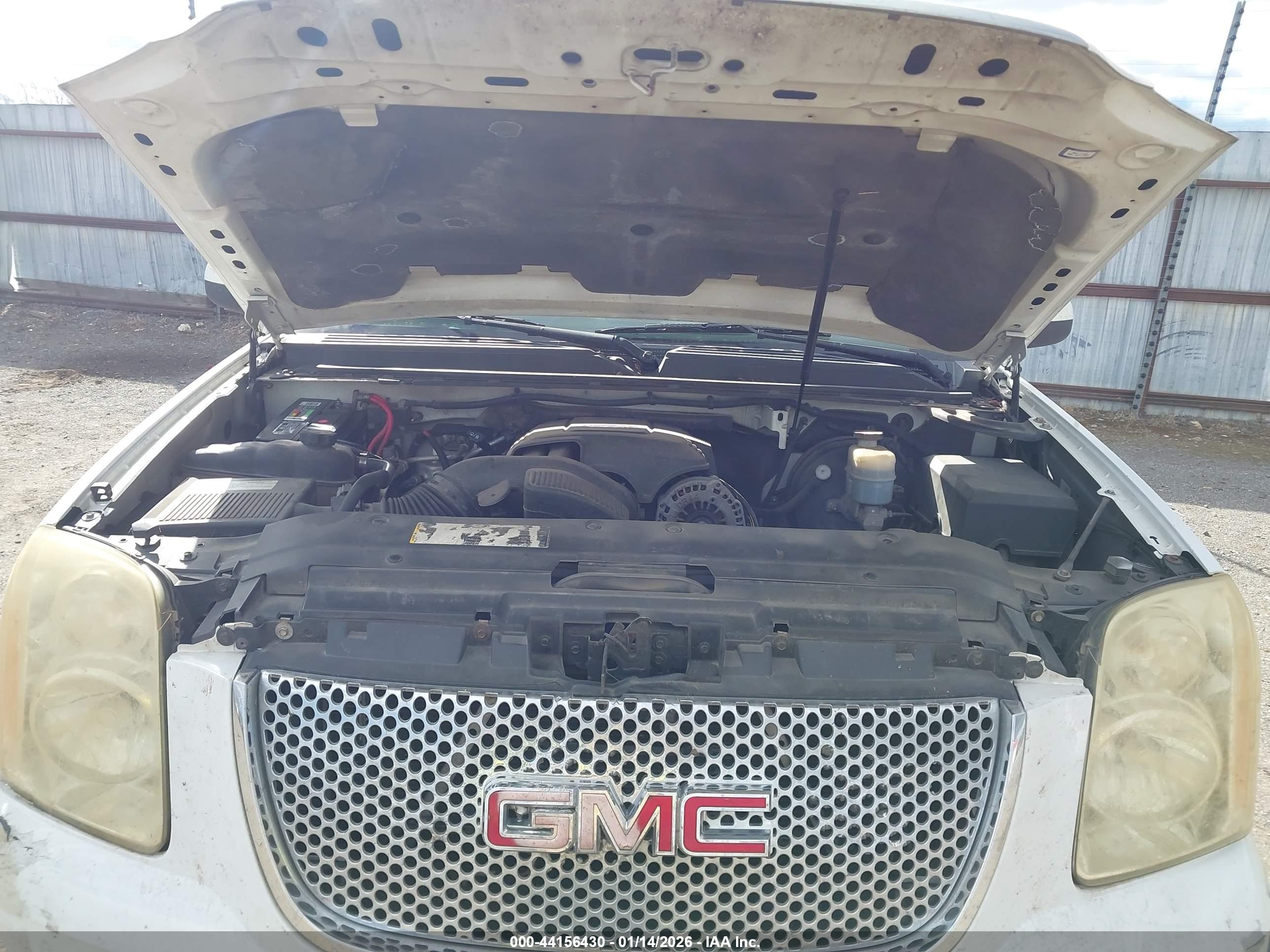 GMC YUKON image 10