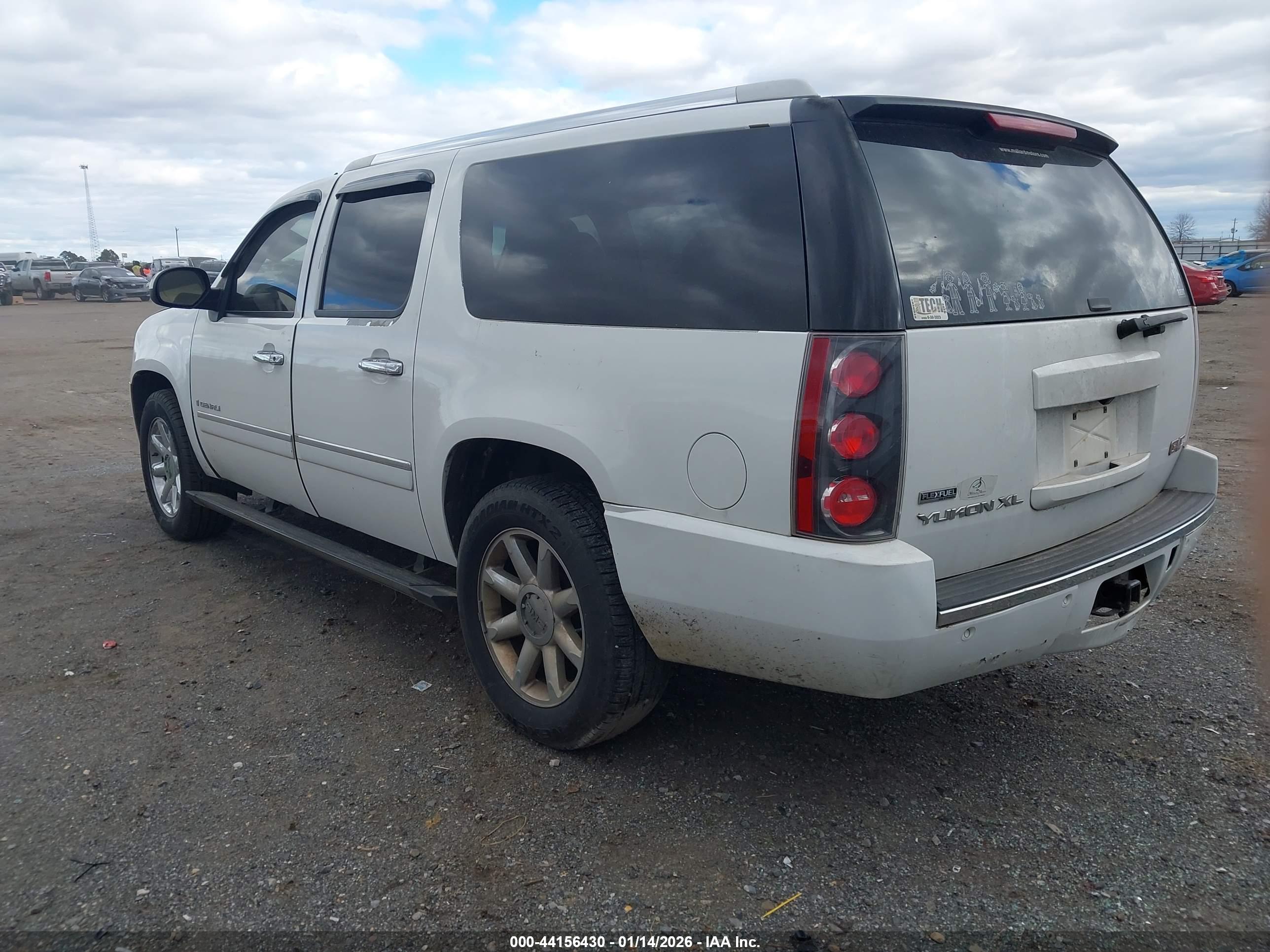 GMC YUKON image 3