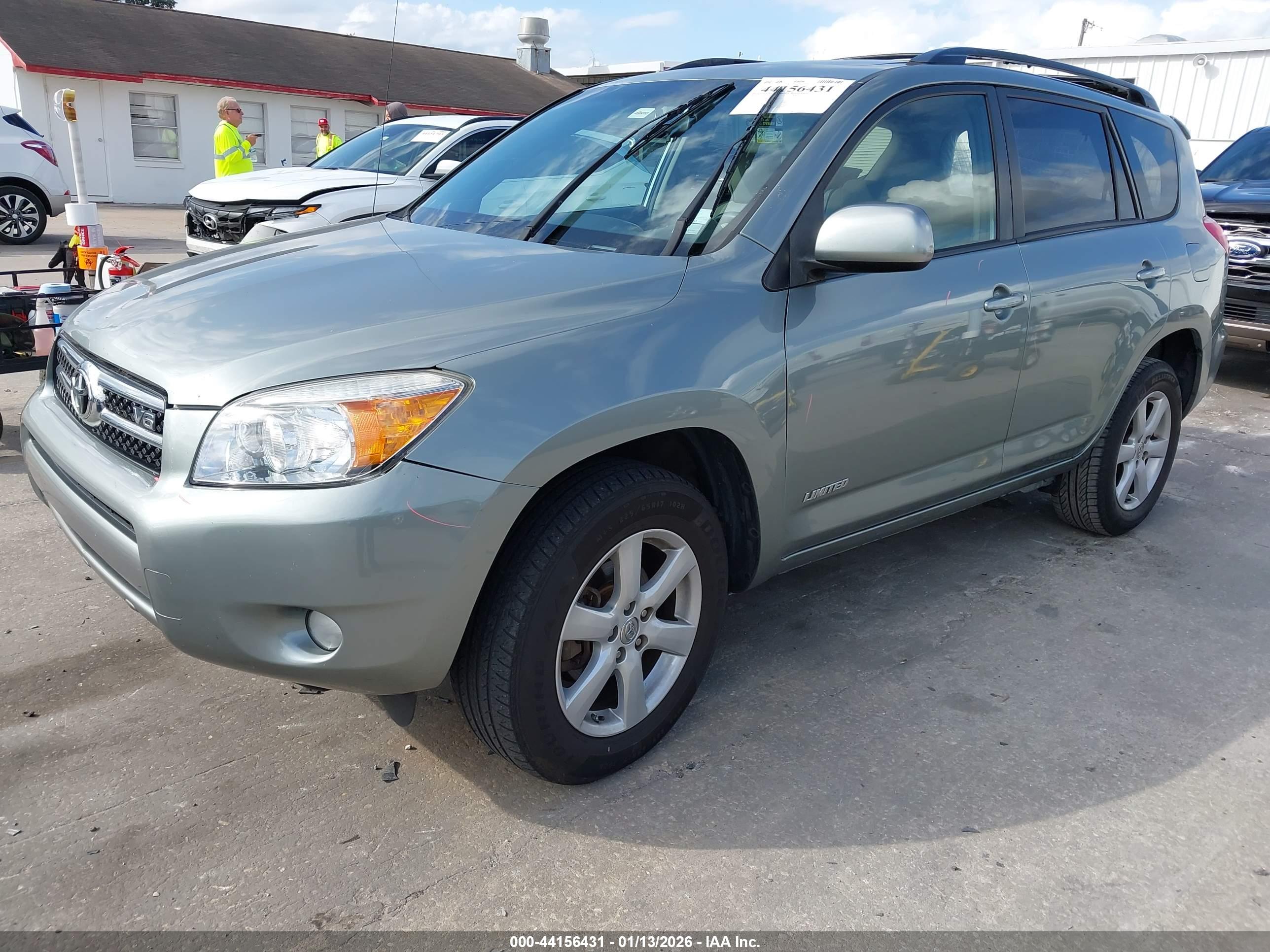 TOYOTA RAV4 image 2