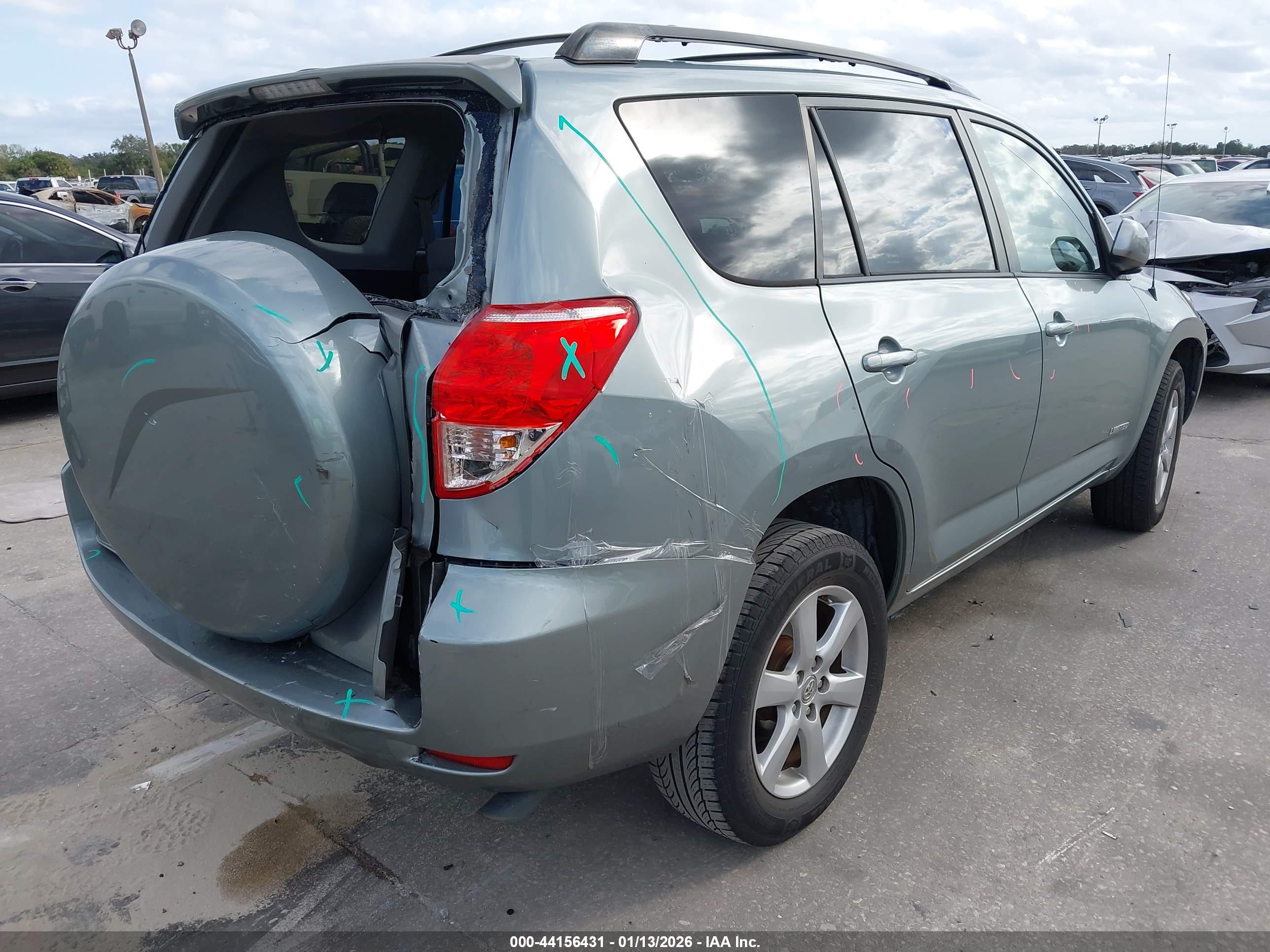 TOYOTA RAV4 image 4