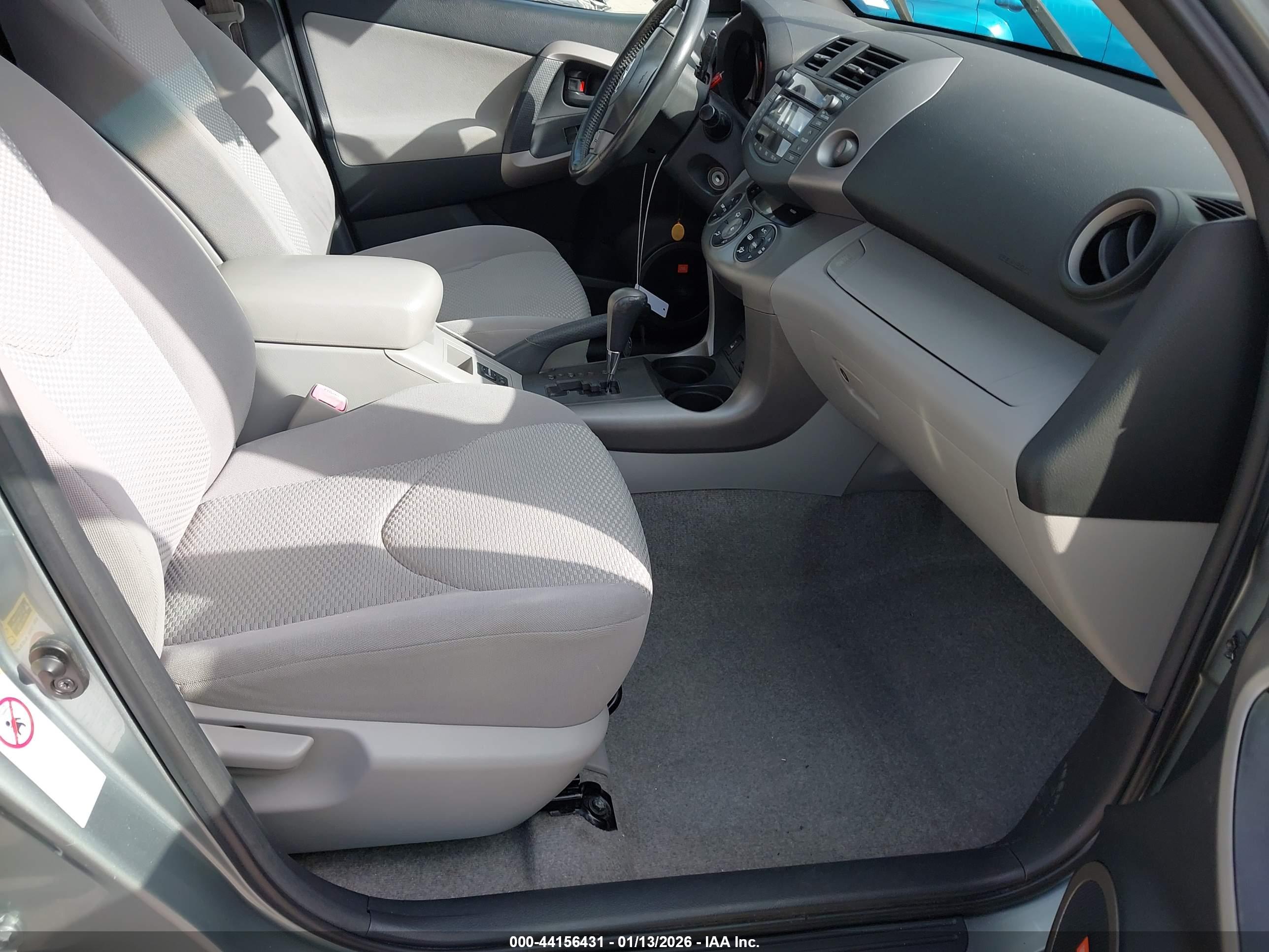 TOYOTA RAV4 image 5