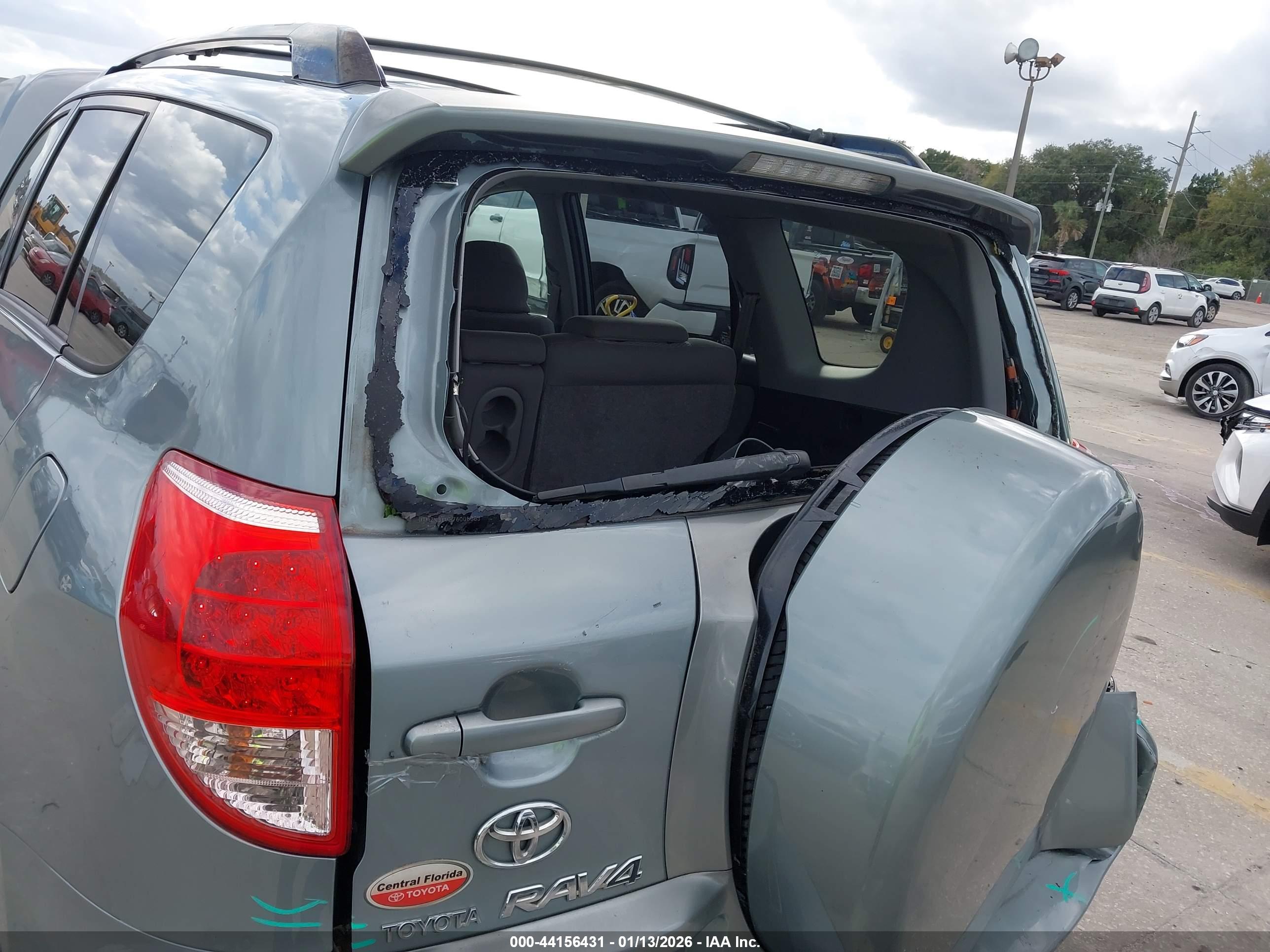 TOYOTA RAV4 image 6