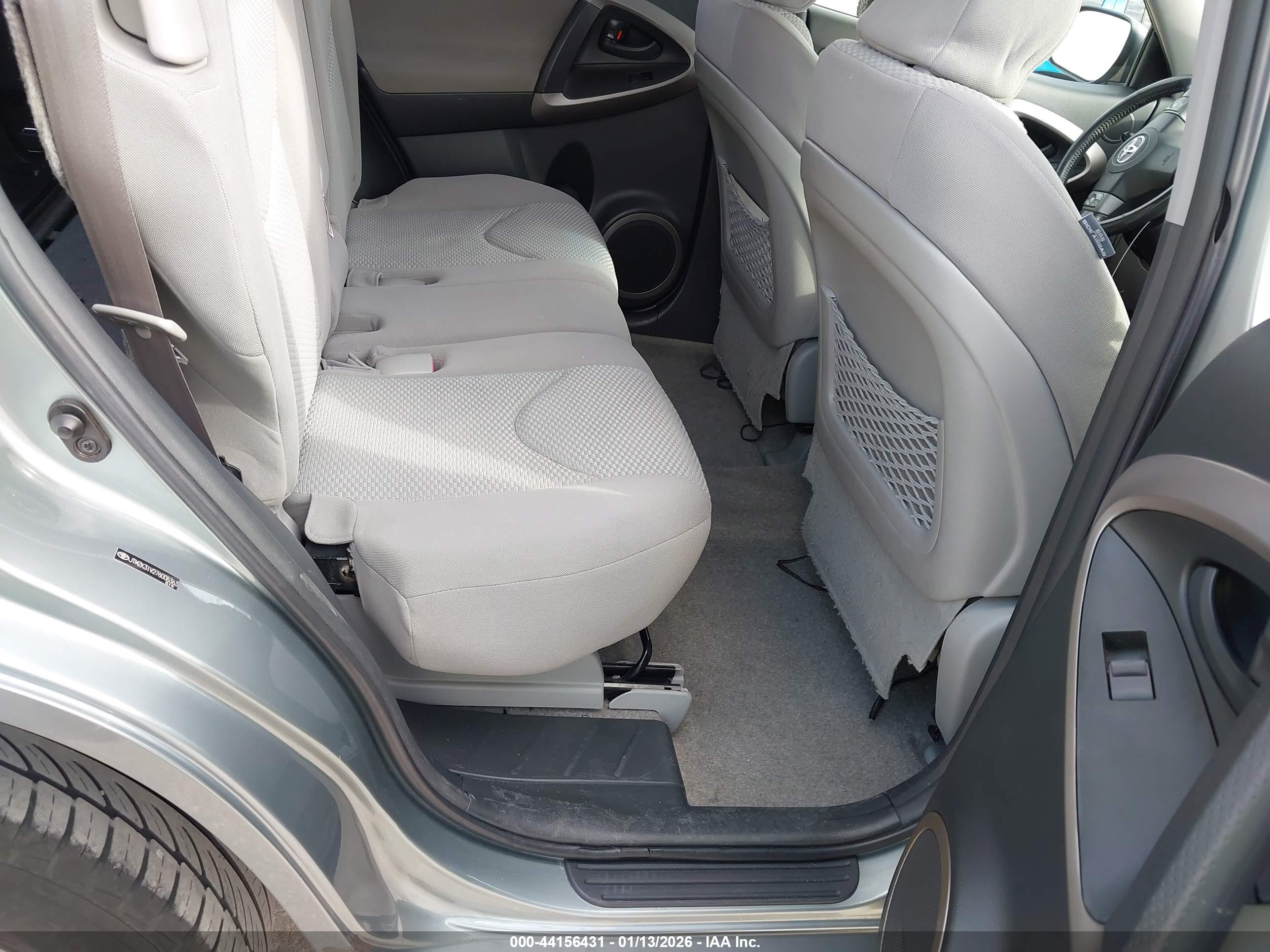 TOYOTA RAV4 image 8