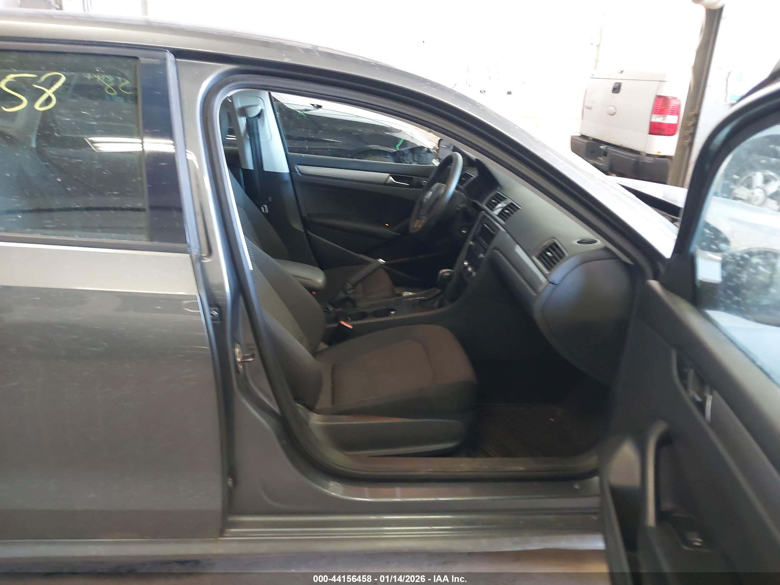 VOLKSWAGEN PASSAT image 5