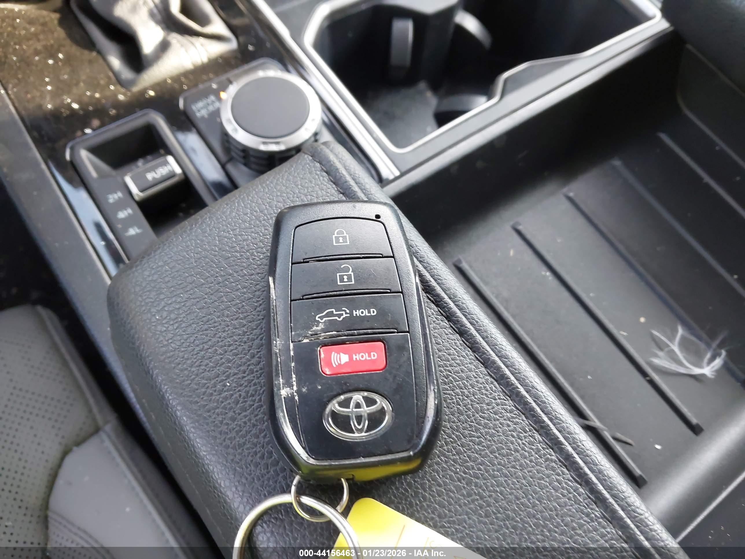 TOYOTA TUNDRA image 11