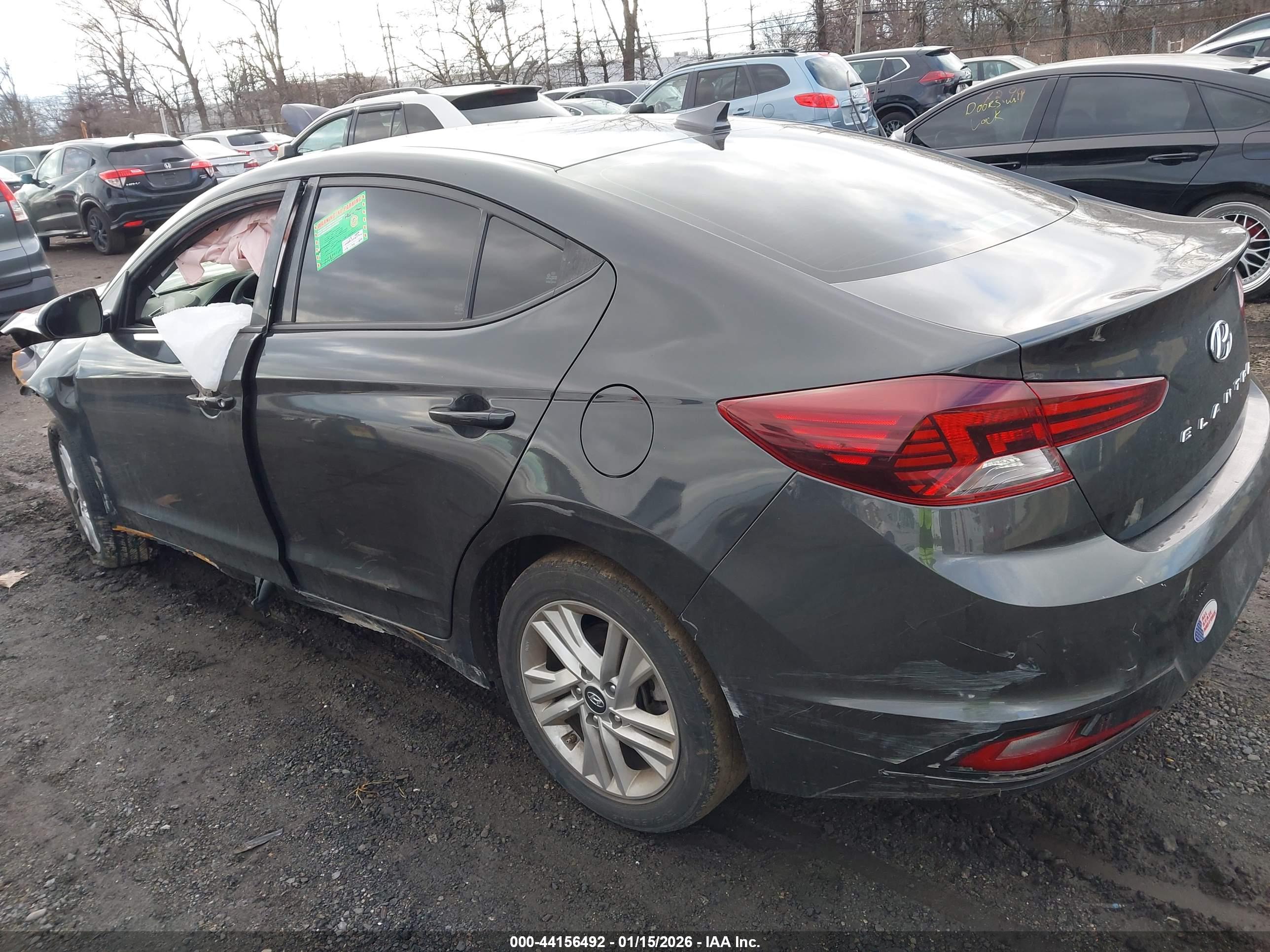 HYUNDAI ELANTRA image 3