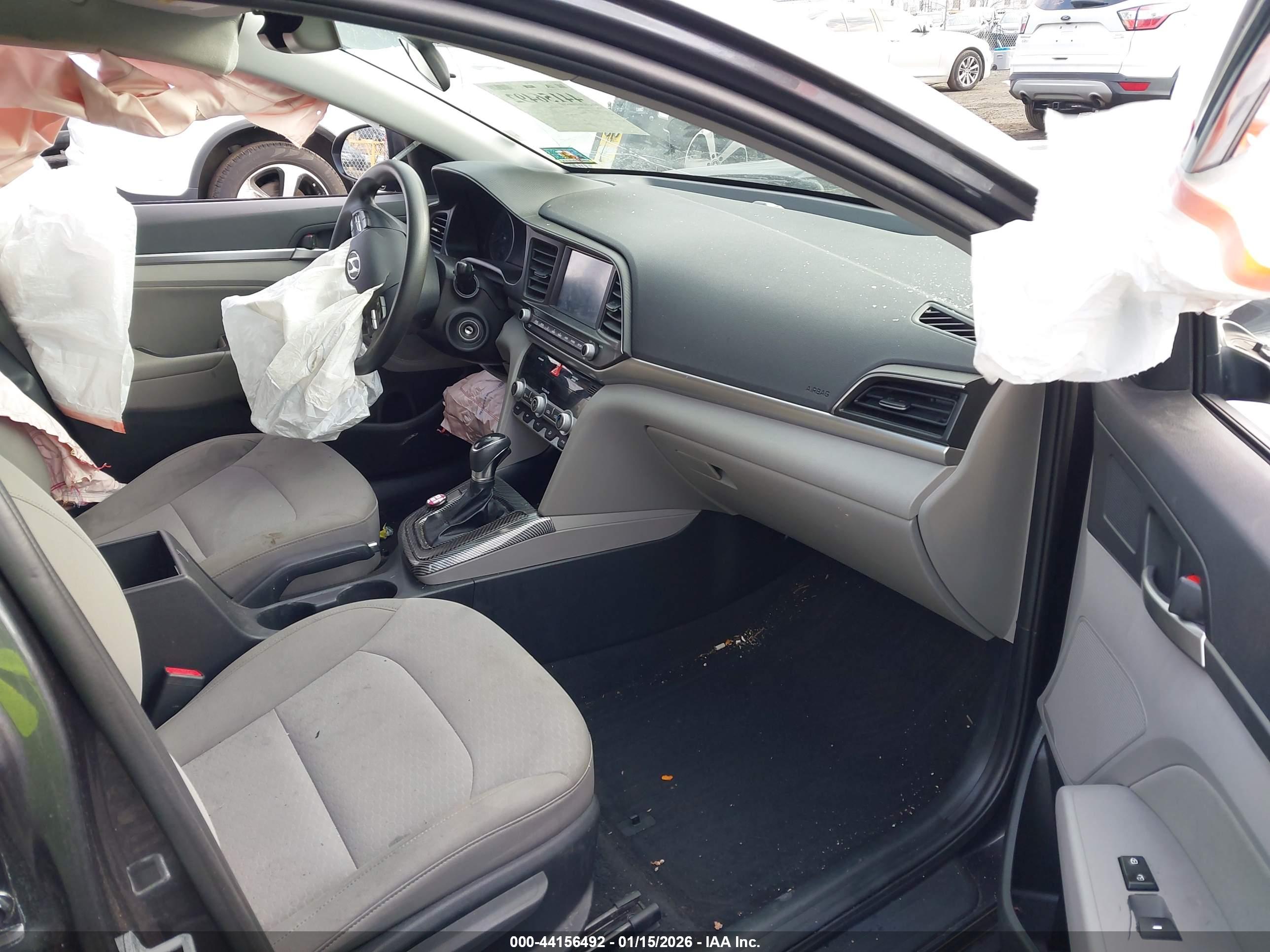 HYUNDAI ELANTRA image 5