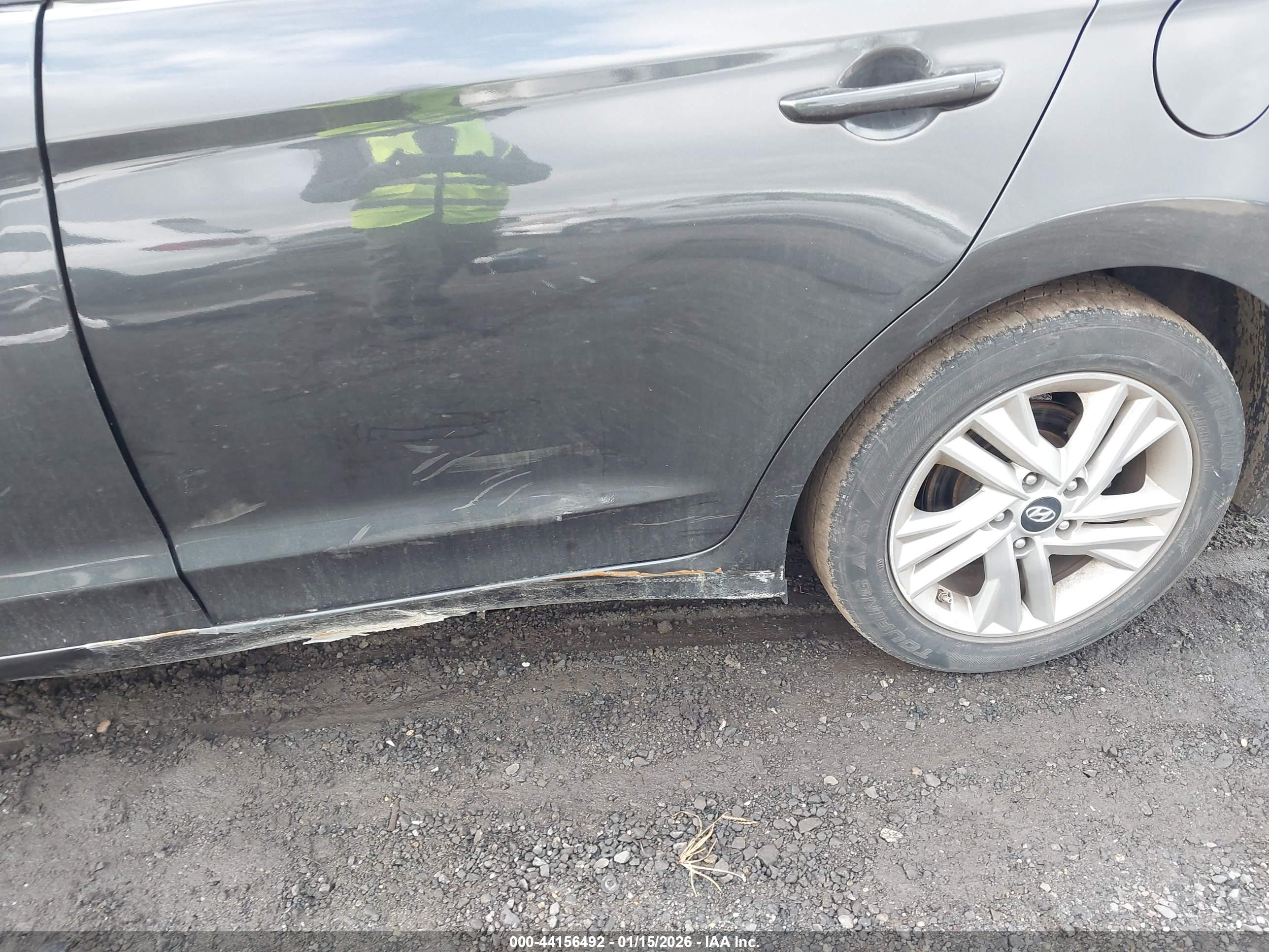 HYUNDAI ELANTRA image 6