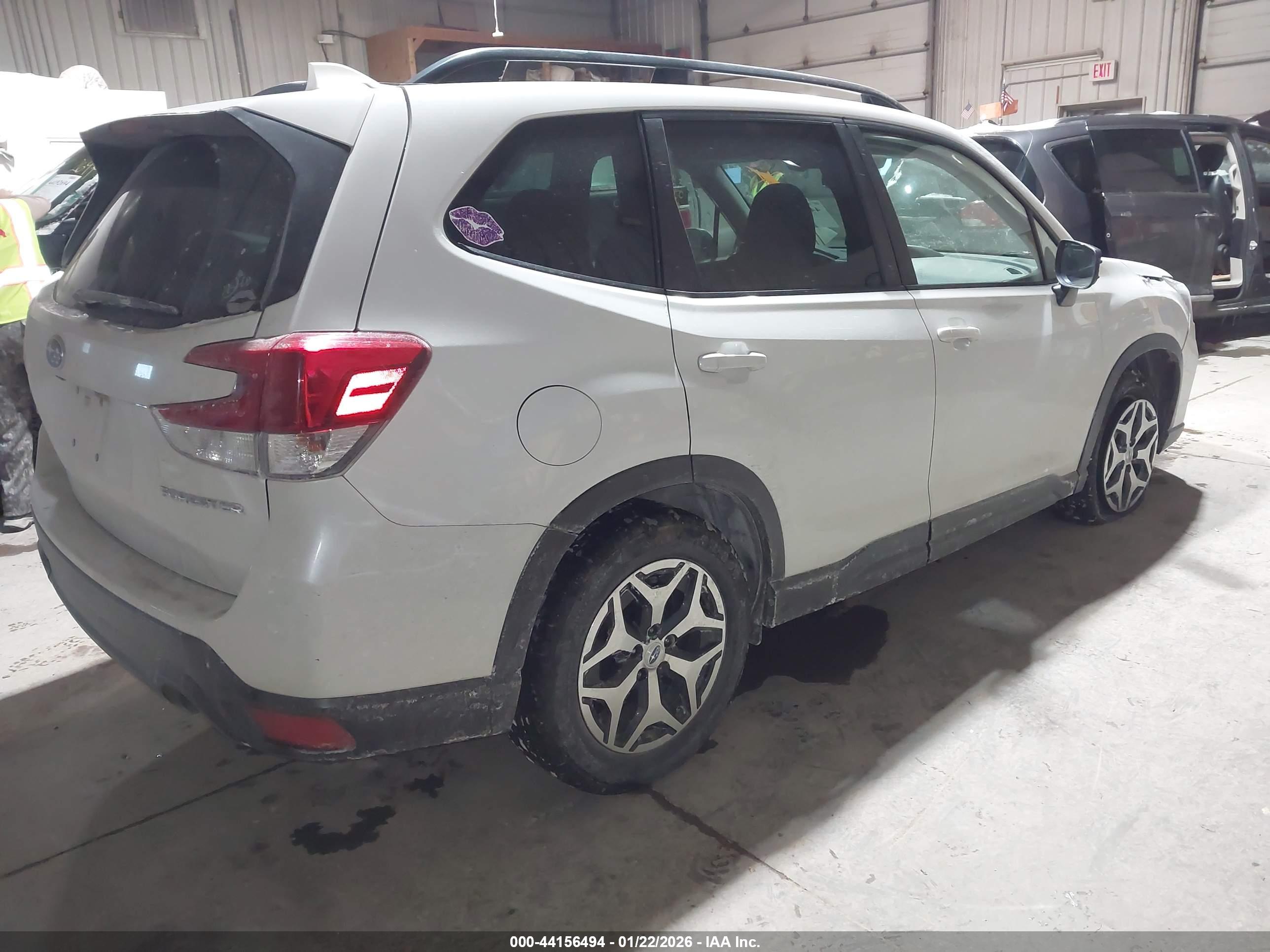 SUBARU FORESTER image 4
