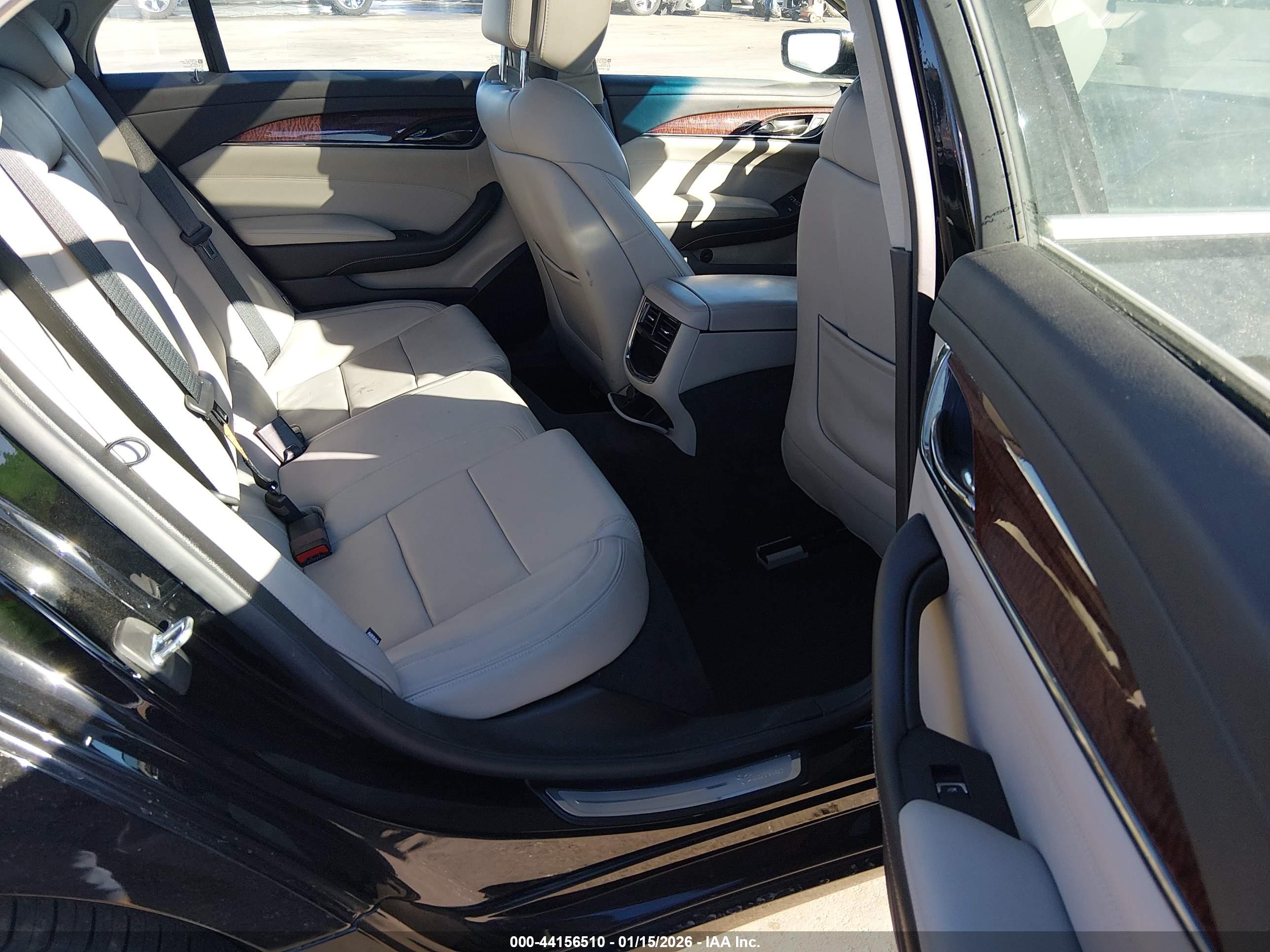 CADILLAC CTS image 8