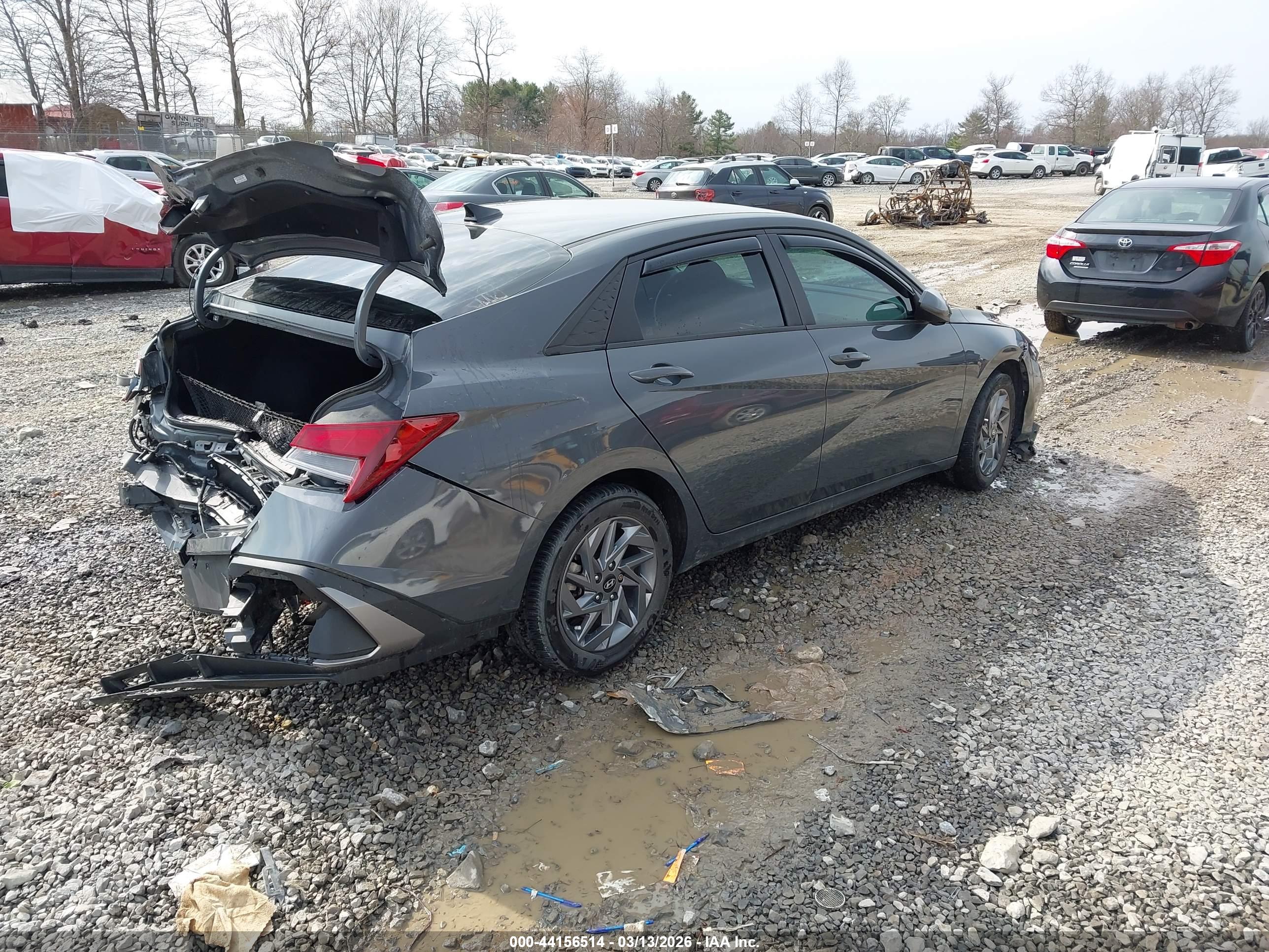 HYUNDAI ELANTRA image 4