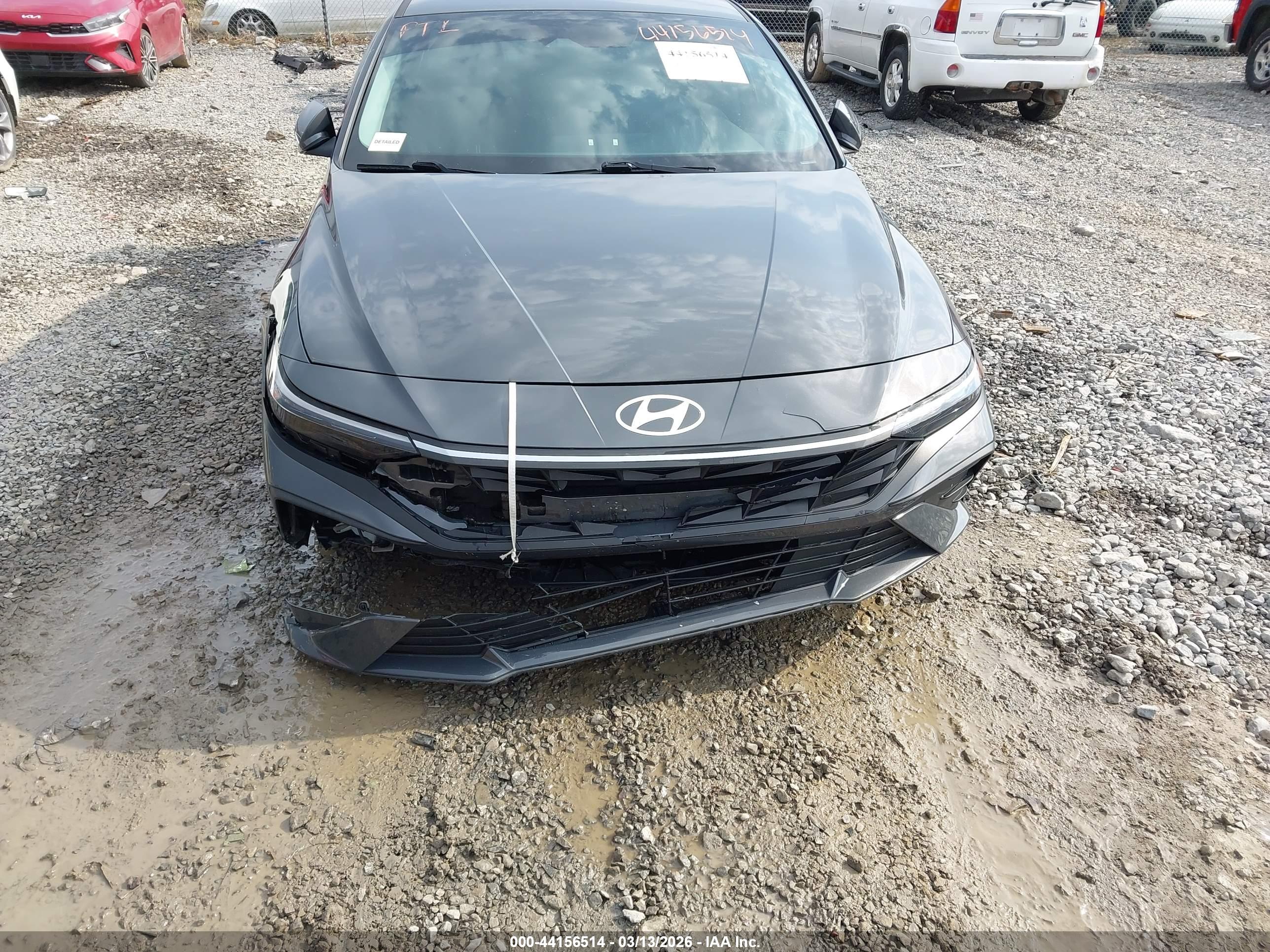 HYUNDAI ELANTRA image 5