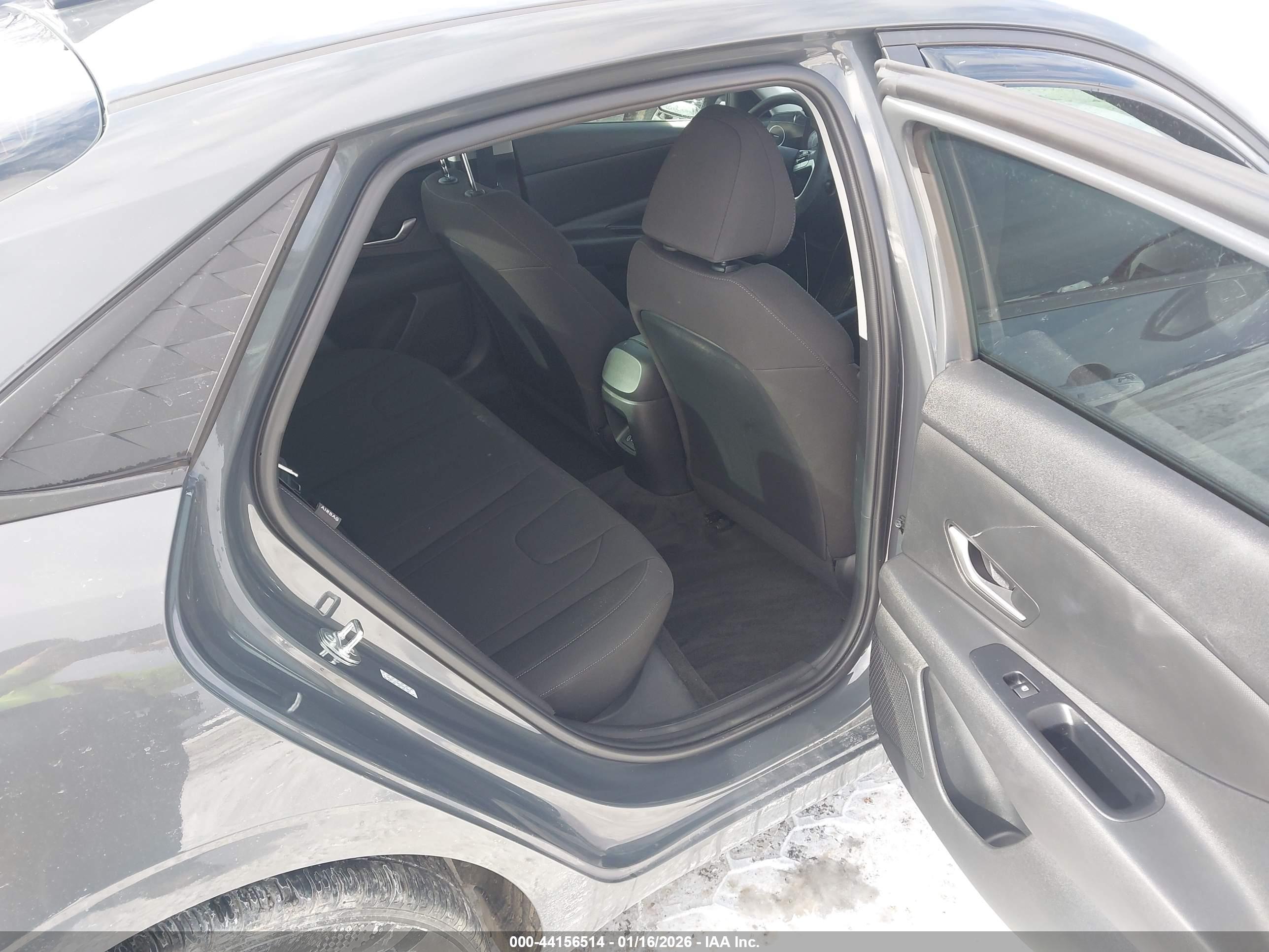 HYUNDAI ELANTRA image 8