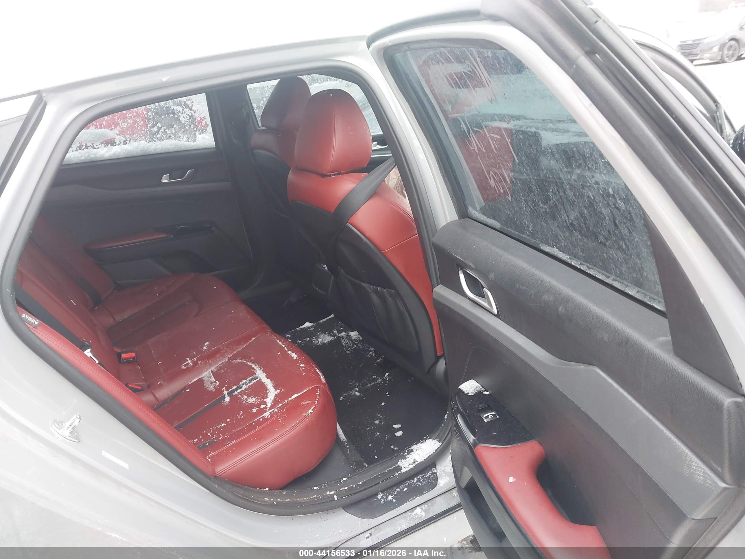 KIA K5 image 8