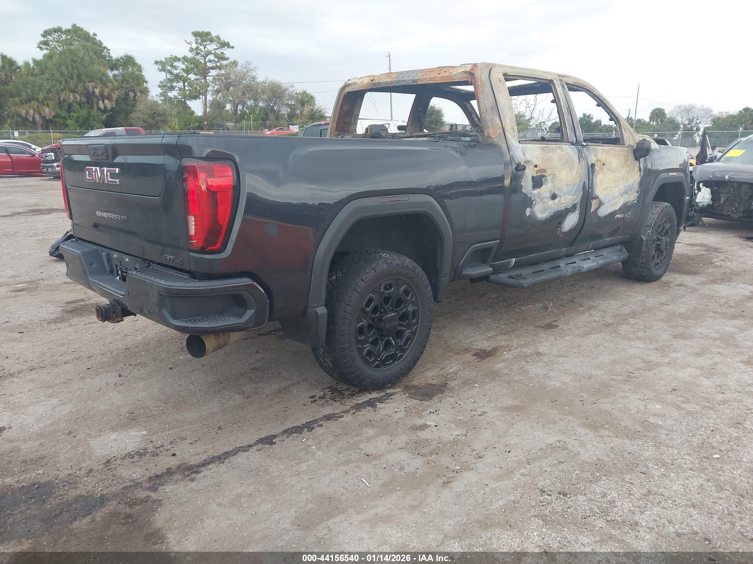 GMC SIERRA image 3