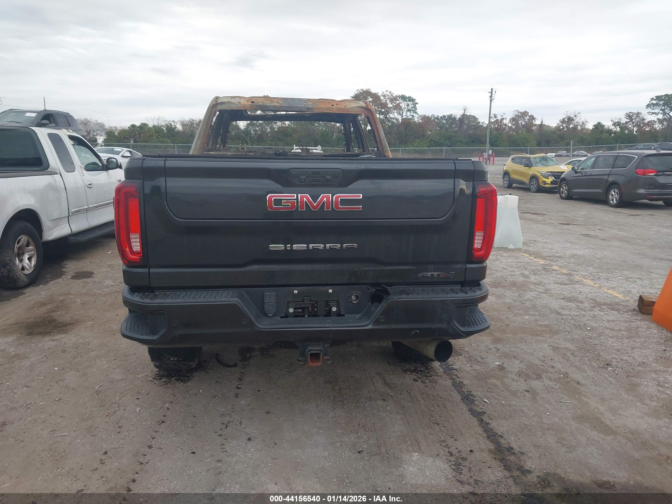 GMC SIERRA image 8