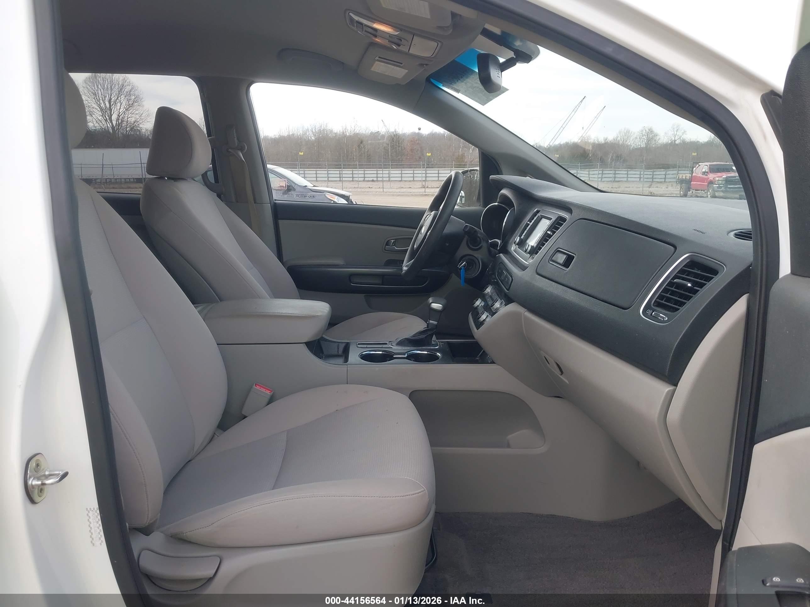 KIA SEDONA image 5