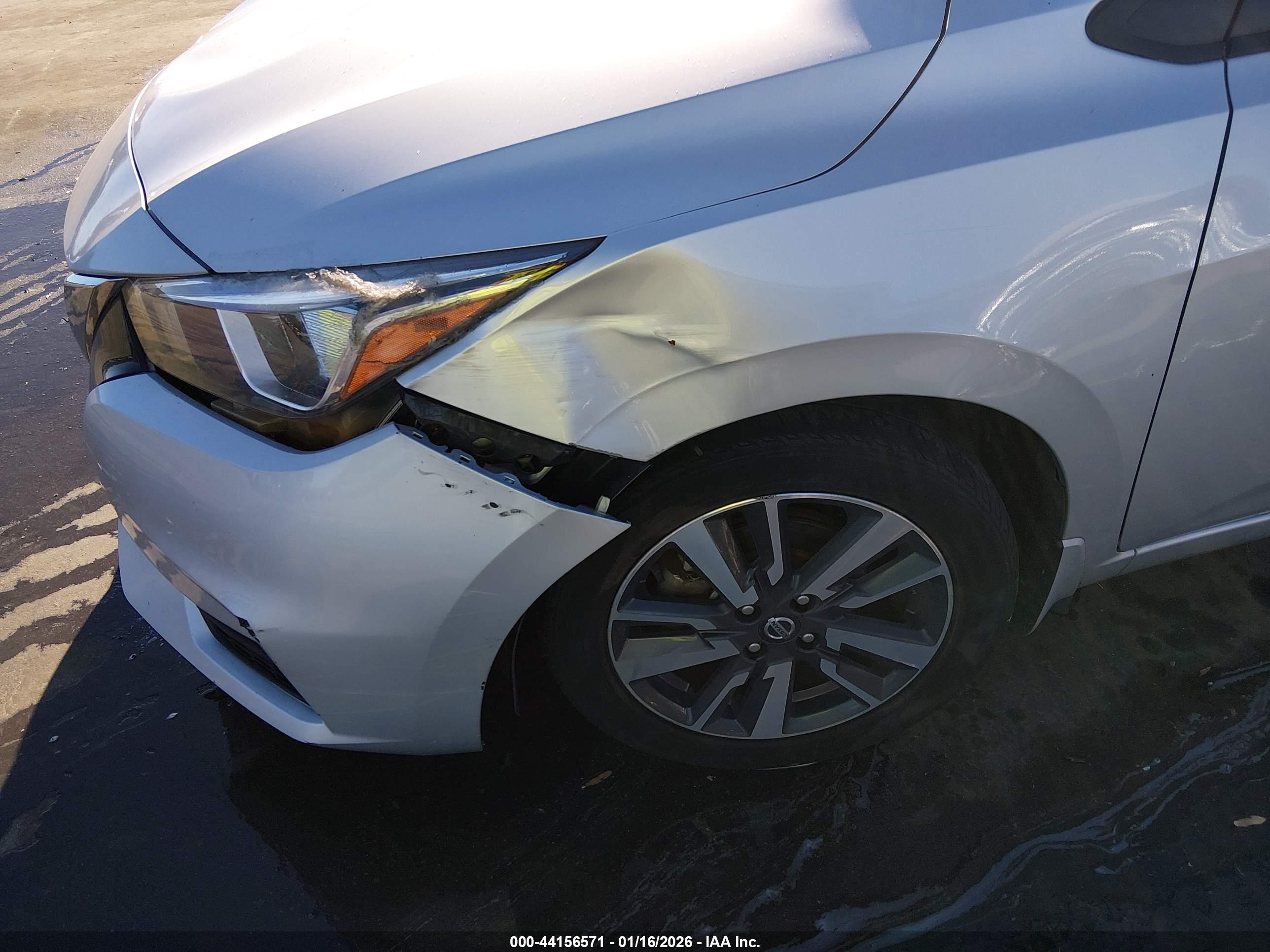 NISSAN VERSA image 6