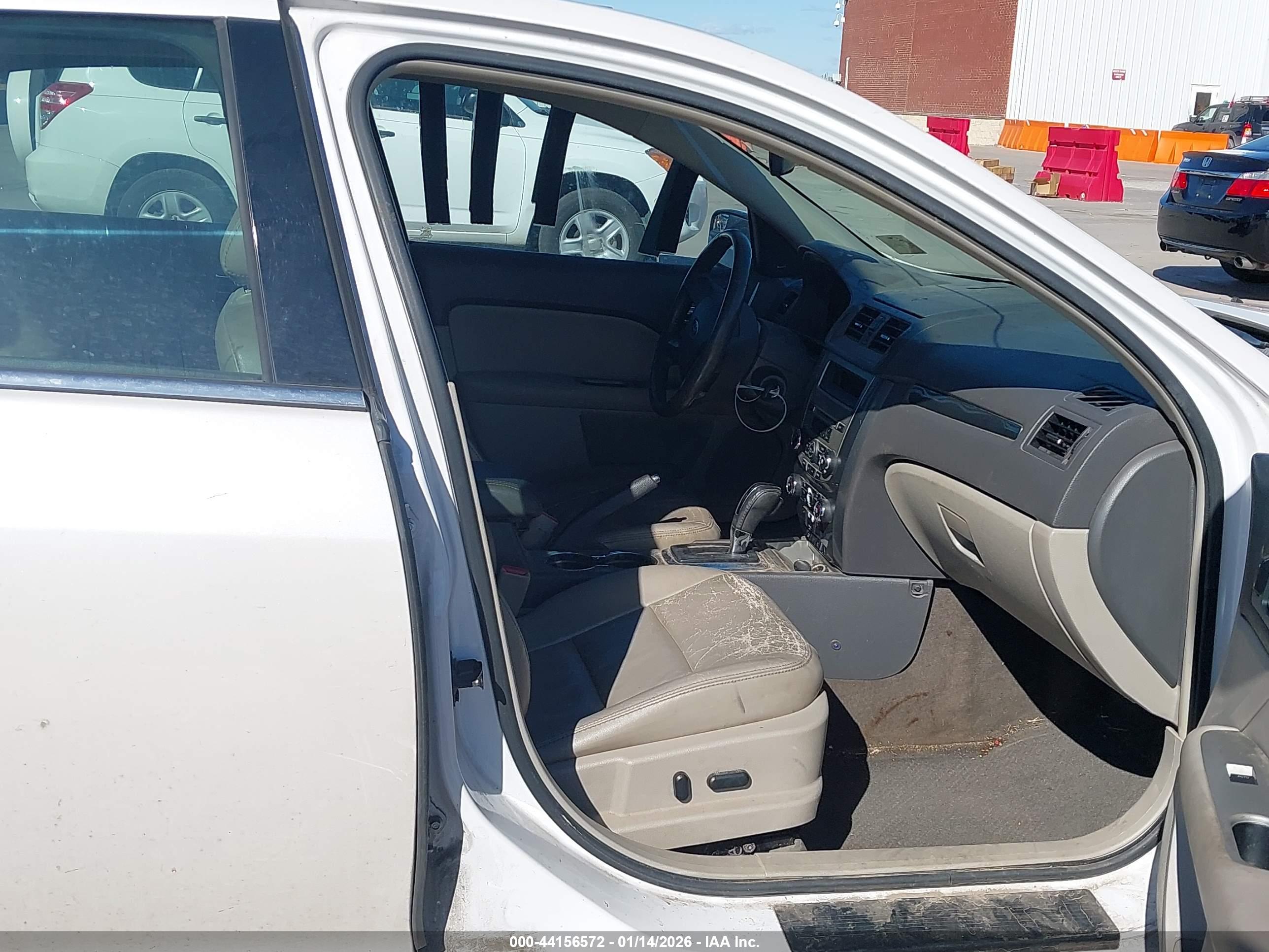 FORD FUSION image 5