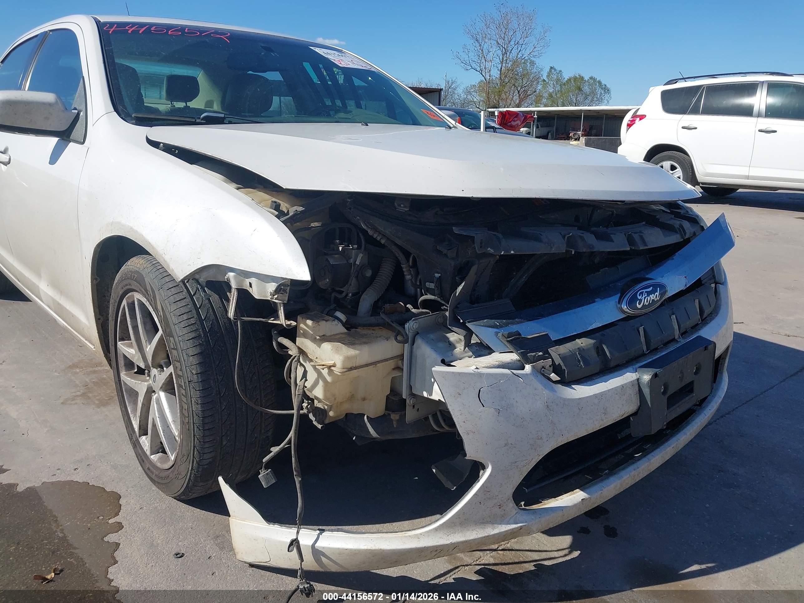 FORD FUSION image 6