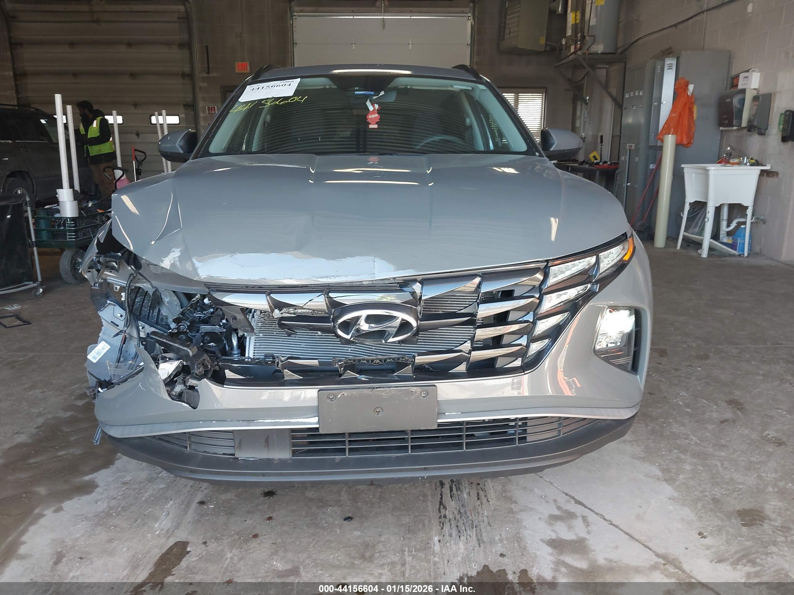 HYUNDAI TUCSON image 6