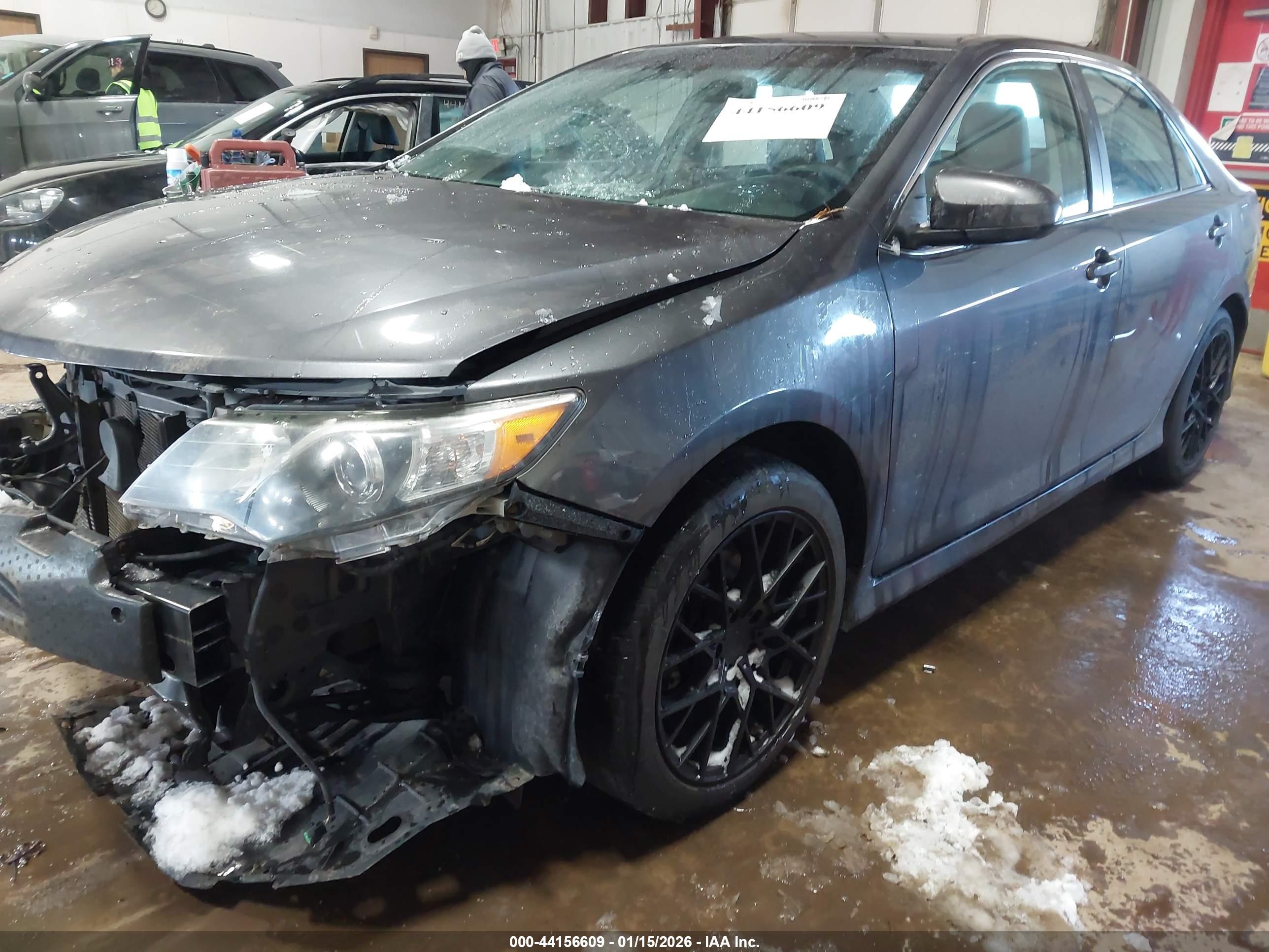 TOYOTA CAMRY image 2