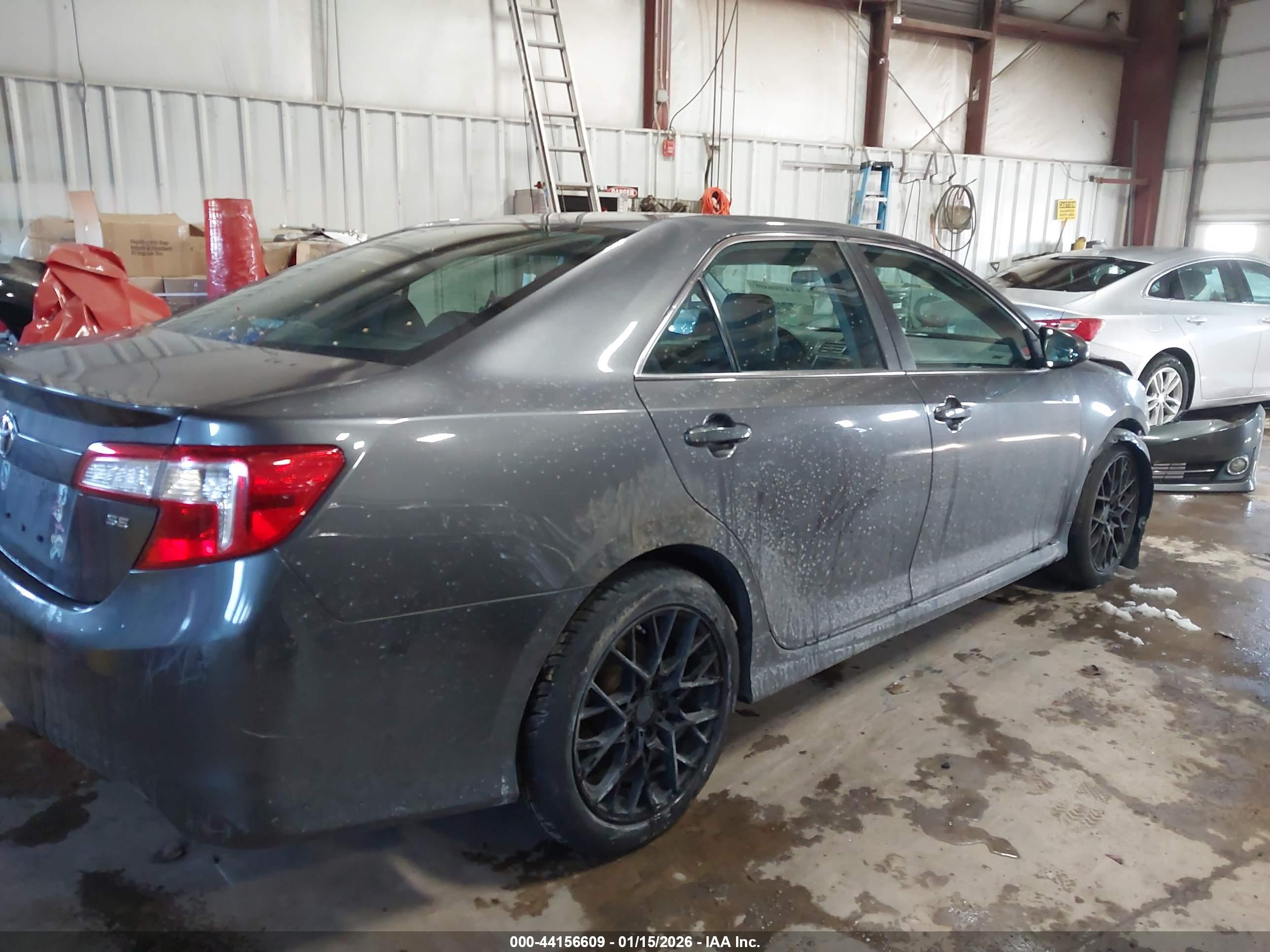 TOYOTA CAMRY image 4