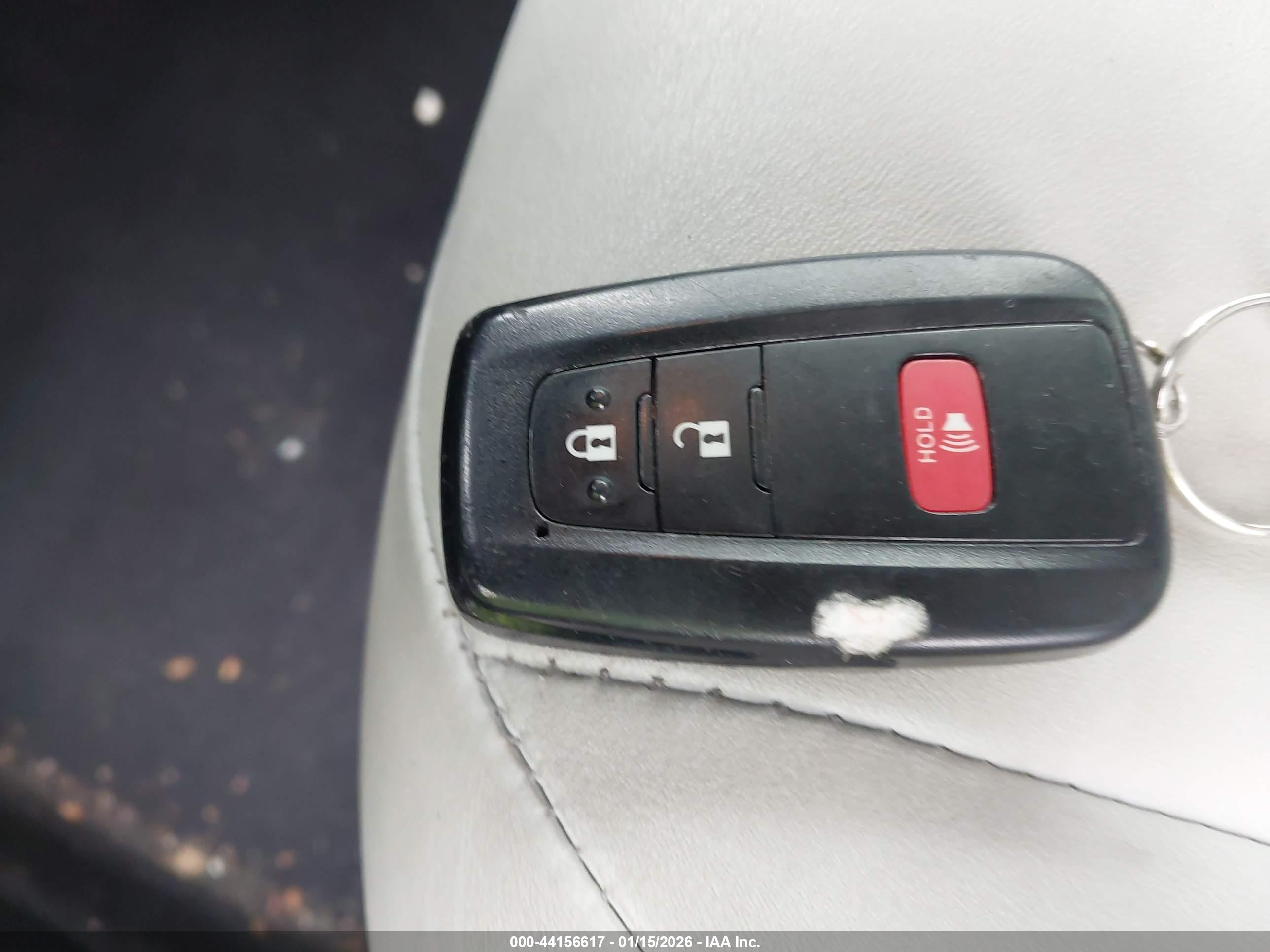TOYOTA PRIUS image 11